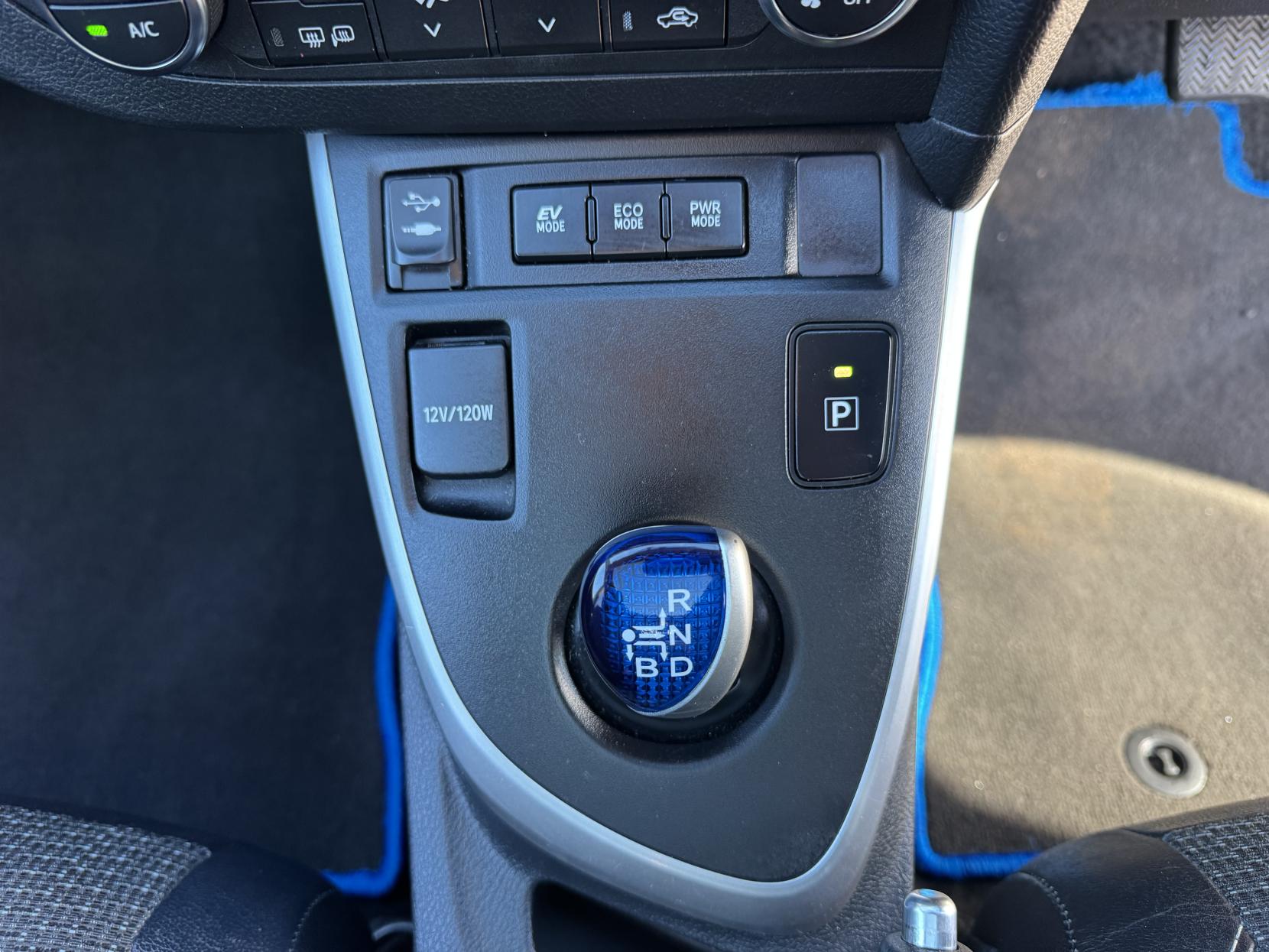 Toyota Auris 1.8 VVT-h Excel Hatchback 5dr Petrol Hybrid CVT Euro 5 (s/s) (136 ps)