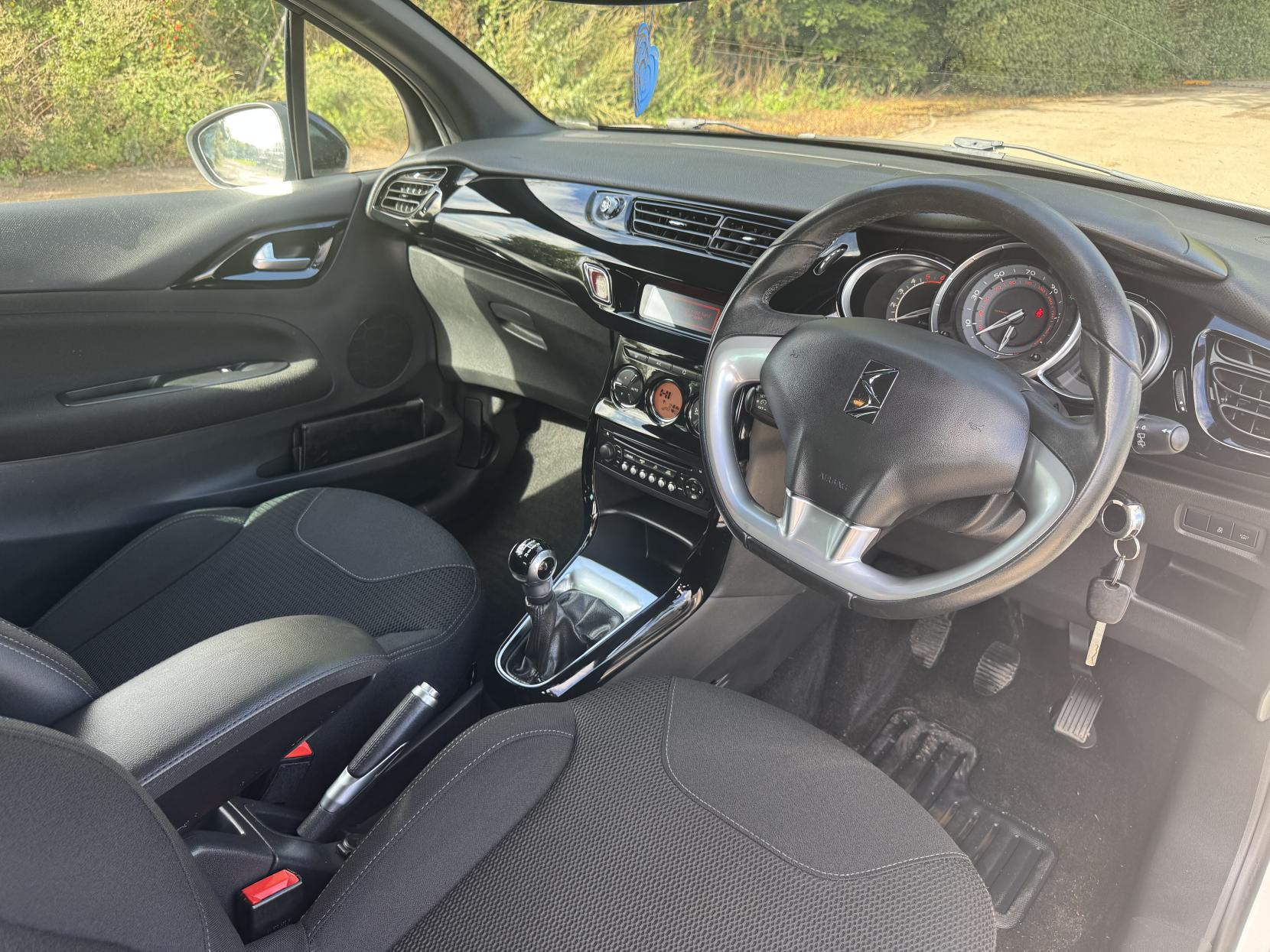 Citroen DS3 1.6 e-HDi Airdream DStyle Plus Hatchback 3dr Diesel Manual Euro 5 (s/s) (90 ps)