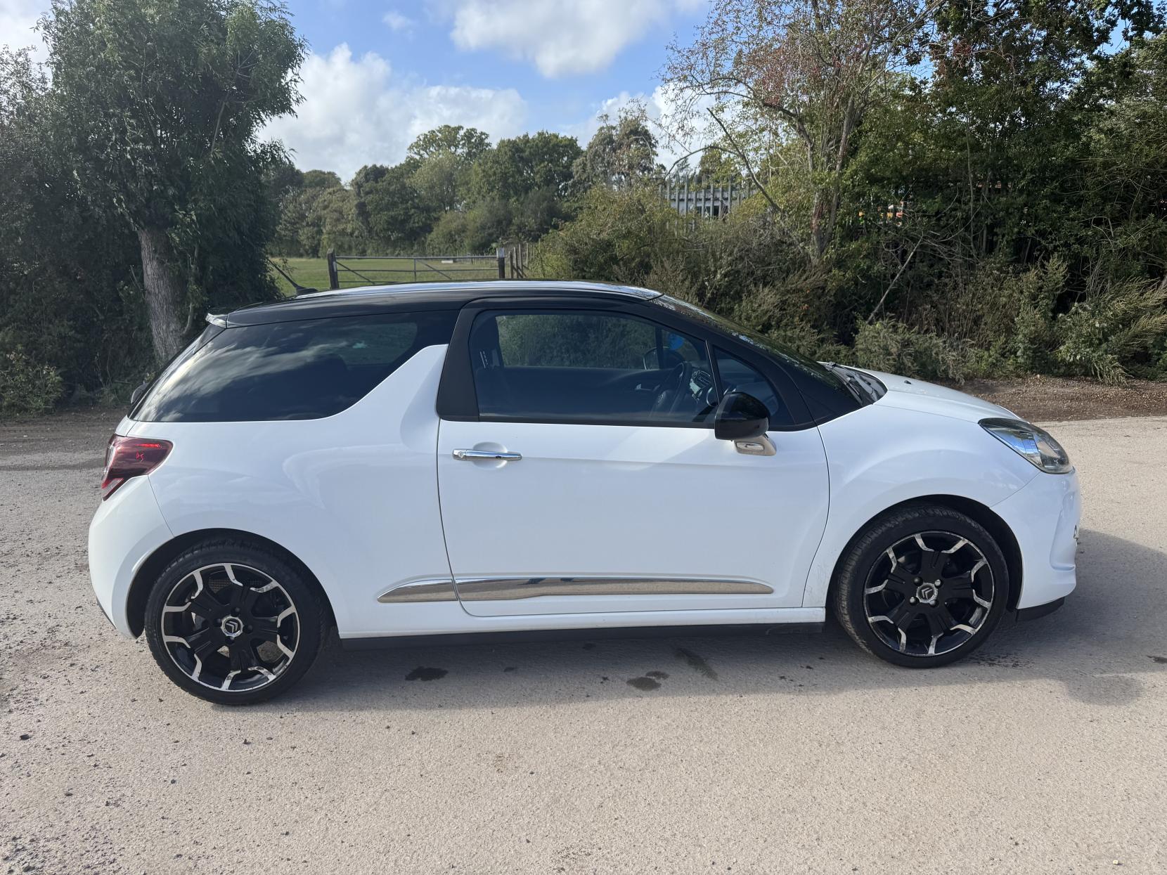 Citroen DS3 1.6 e-HDi Airdream DStyle Plus Hatchback 3dr Diesel Manual Euro 5 (s/s) (90 ps)