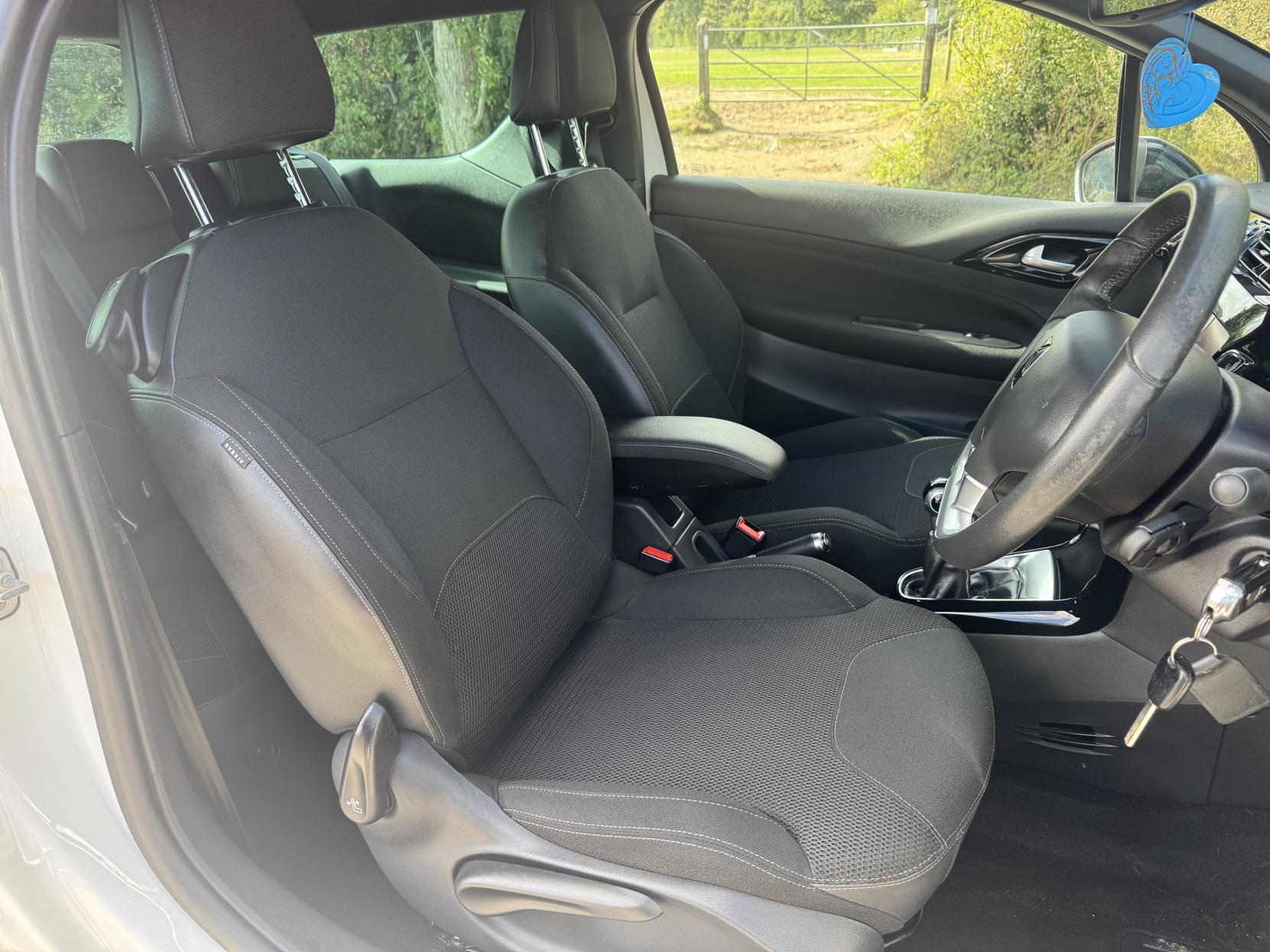 Citroen DS3 1.6 e-HDi Airdream DStyle Plus Hatchback 3dr Diesel Manual Euro 5 (s/s) (90 ps)