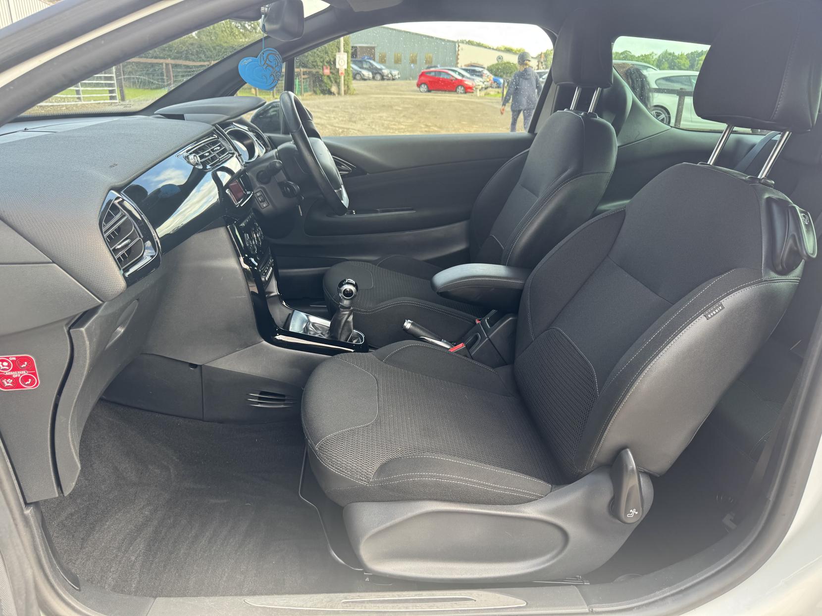 Citroen DS3 1.6 e-HDi Airdream DStyle Plus Hatchback 3dr Diesel Manual Euro 5 (s/s) (90 ps)