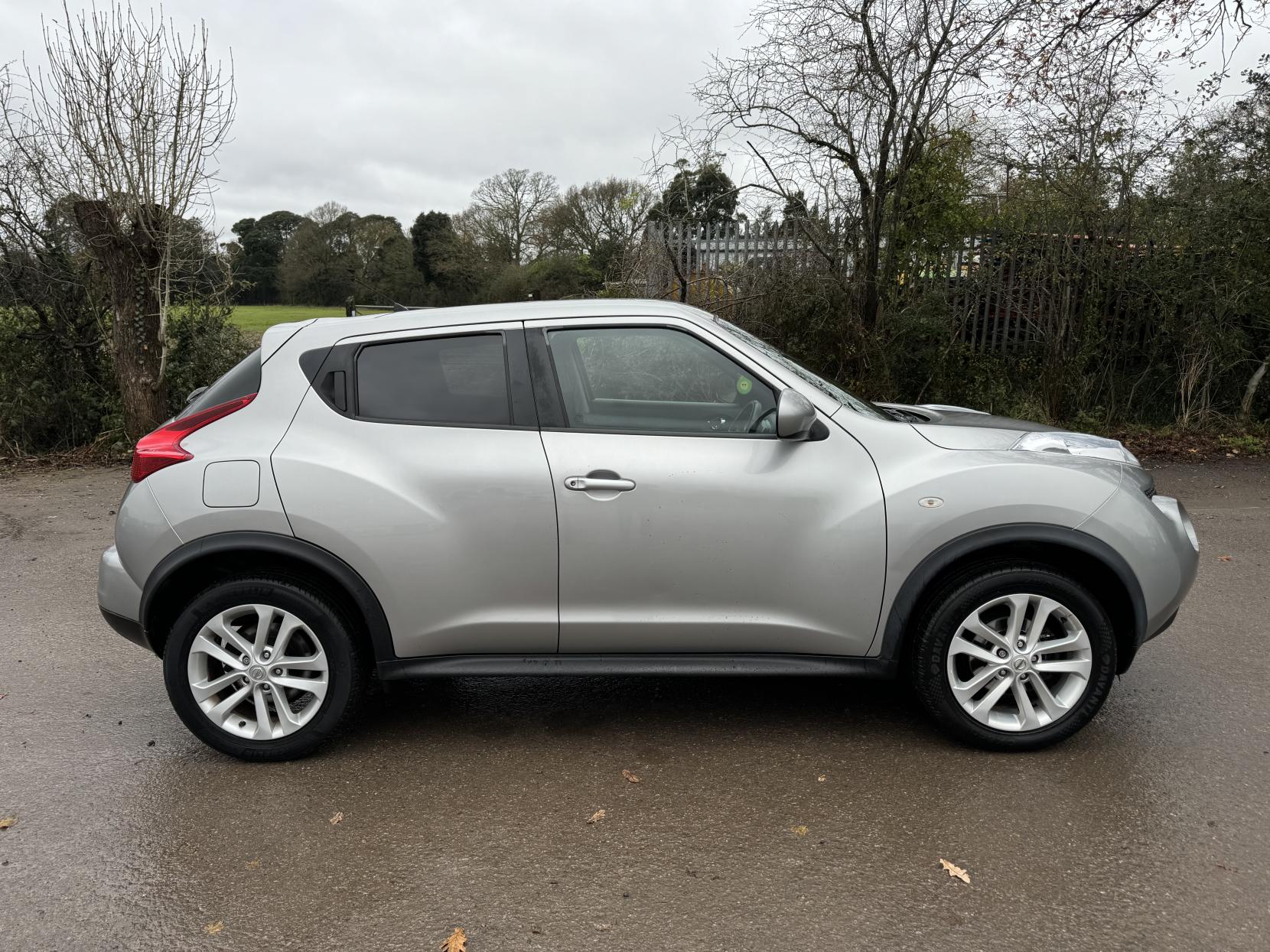 Nissan Juke 1.6 Acenta SUV 5dr Petrol Manual Euro 5 (117 ps)