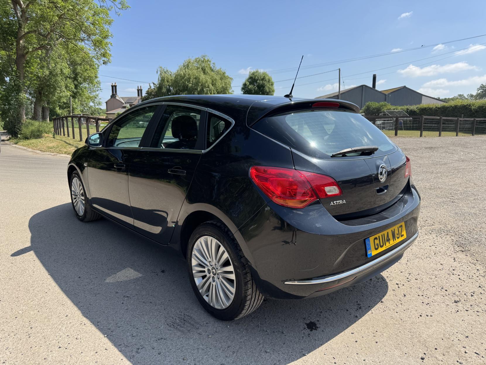 Vauxhall Astra 1.4 16v Excite Hatchback 5dr Petrol Manual Euro 5 (100 ps)