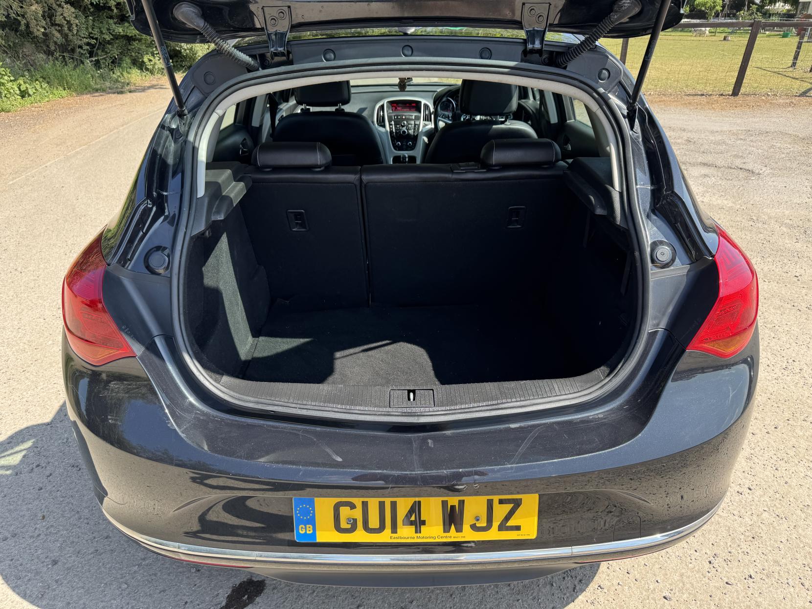 Vauxhall Astra 1.4 16v Excite Hatchback 5dr Petrol Manual Euro 5 (100 ps)