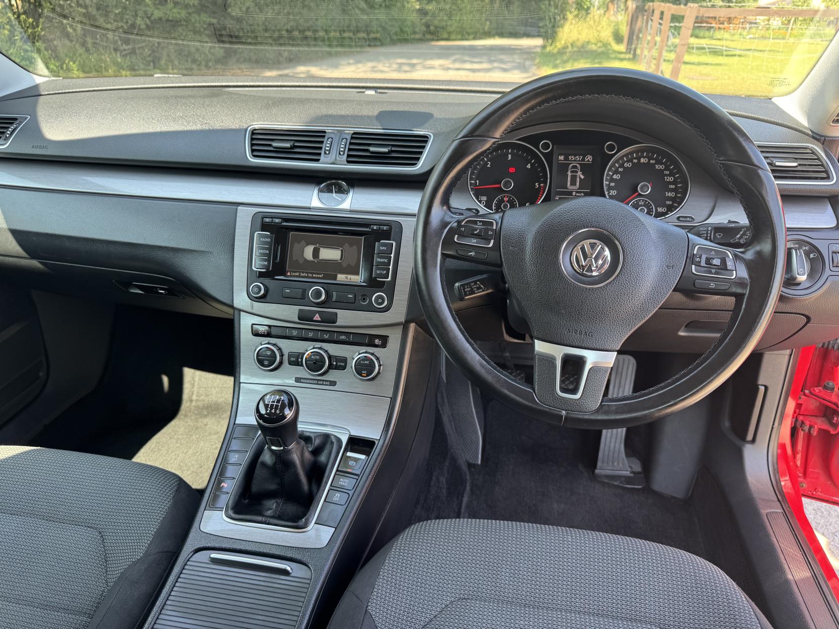 Volkswagen Passat 1.6 TDI BlueMotion Tech Highline Estate 5dr Diesel Manual Euro 5 (s/s) (105 ps)