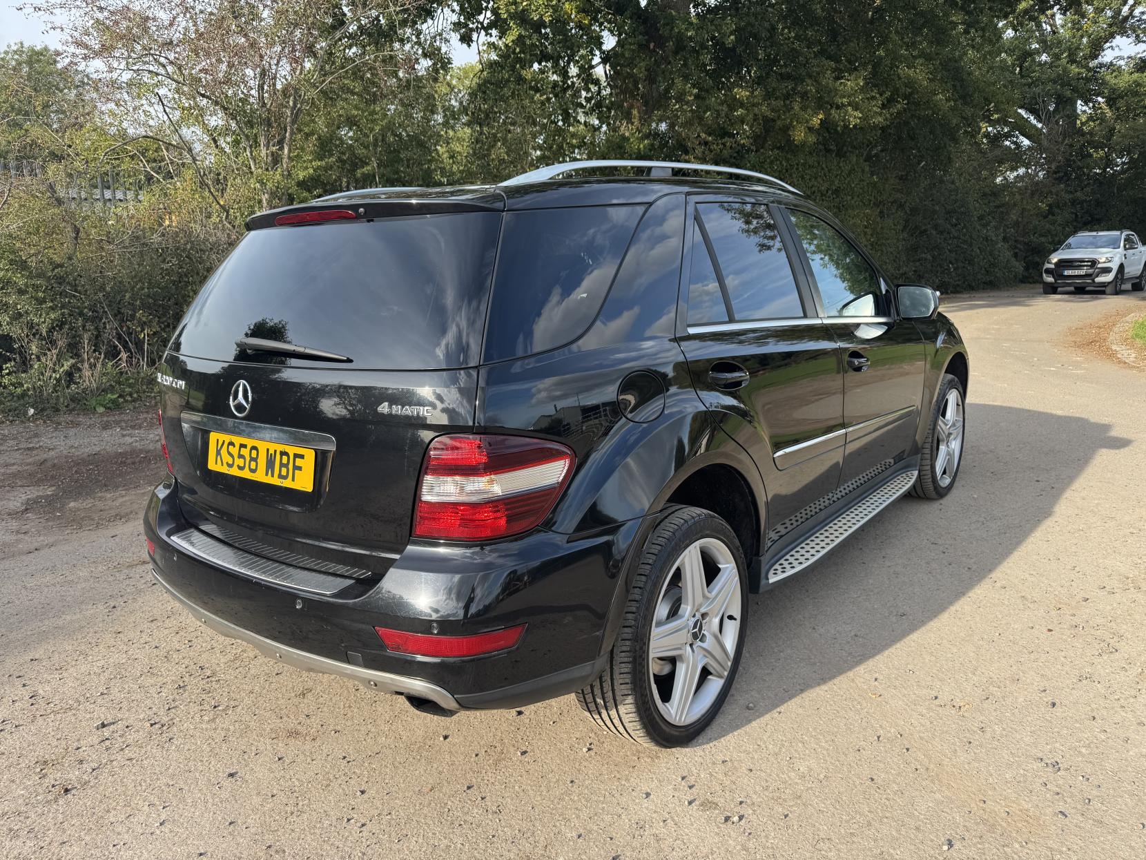 Mercedes-Benz M Class 3.0 ML320 CDI V6 Sport SUV 5dr Diesel Tiptronic 4WD Euro 4 (224 ps)