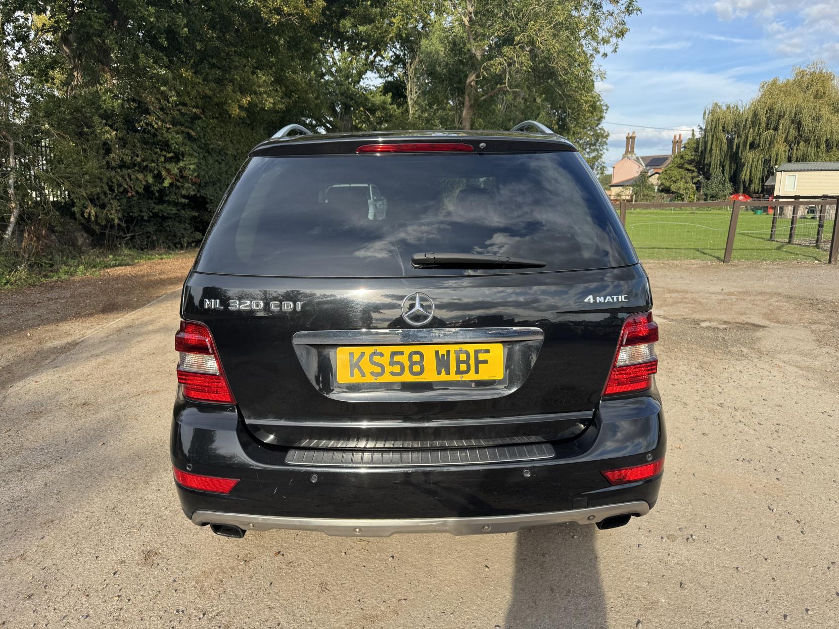 Mercedes-Benz M Class 3.0 ML320 CDI V6 Sport SUV 5dr Diesel Tiptronic 4WD Euro 4 (224 ps)