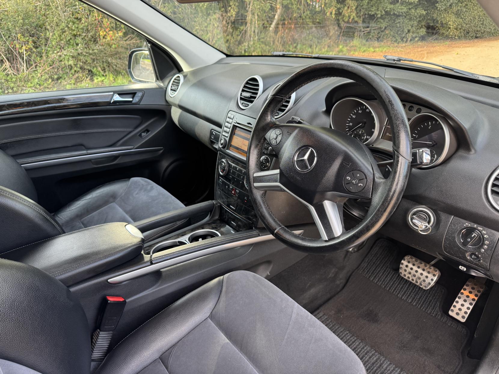 Mercedes-Benz M Class 3.0 ML320 CDI V6 Sport SUV 5dr Diesel Tiptronic 4WD Euro 4 (224 ps)