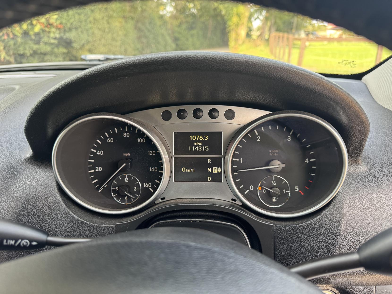 Mercedes-Benz M Class 3.0 ML320 CDI V6 Sport SUV 5dr Diesel Tiptronic 4WD Euro 4 (224 ps)