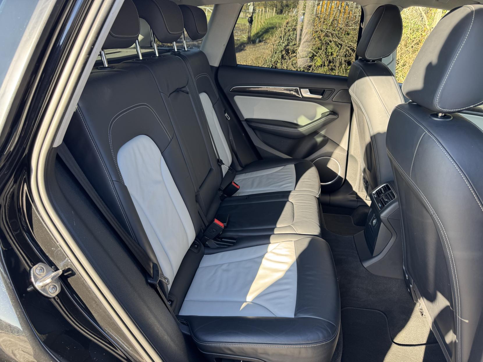 Audi SQ5 3.0 BiTDI V6 SUV 5dr Diesel Tiptronic quattro Euro 5 (s/s) (313 ps)