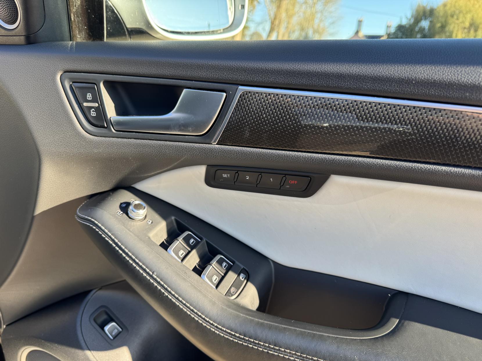 Audi SQ5 3.0 BiTDI V6 SUV 5dr Diesel Tiptronic quattro Euro 5 (s/s) (313 ps)