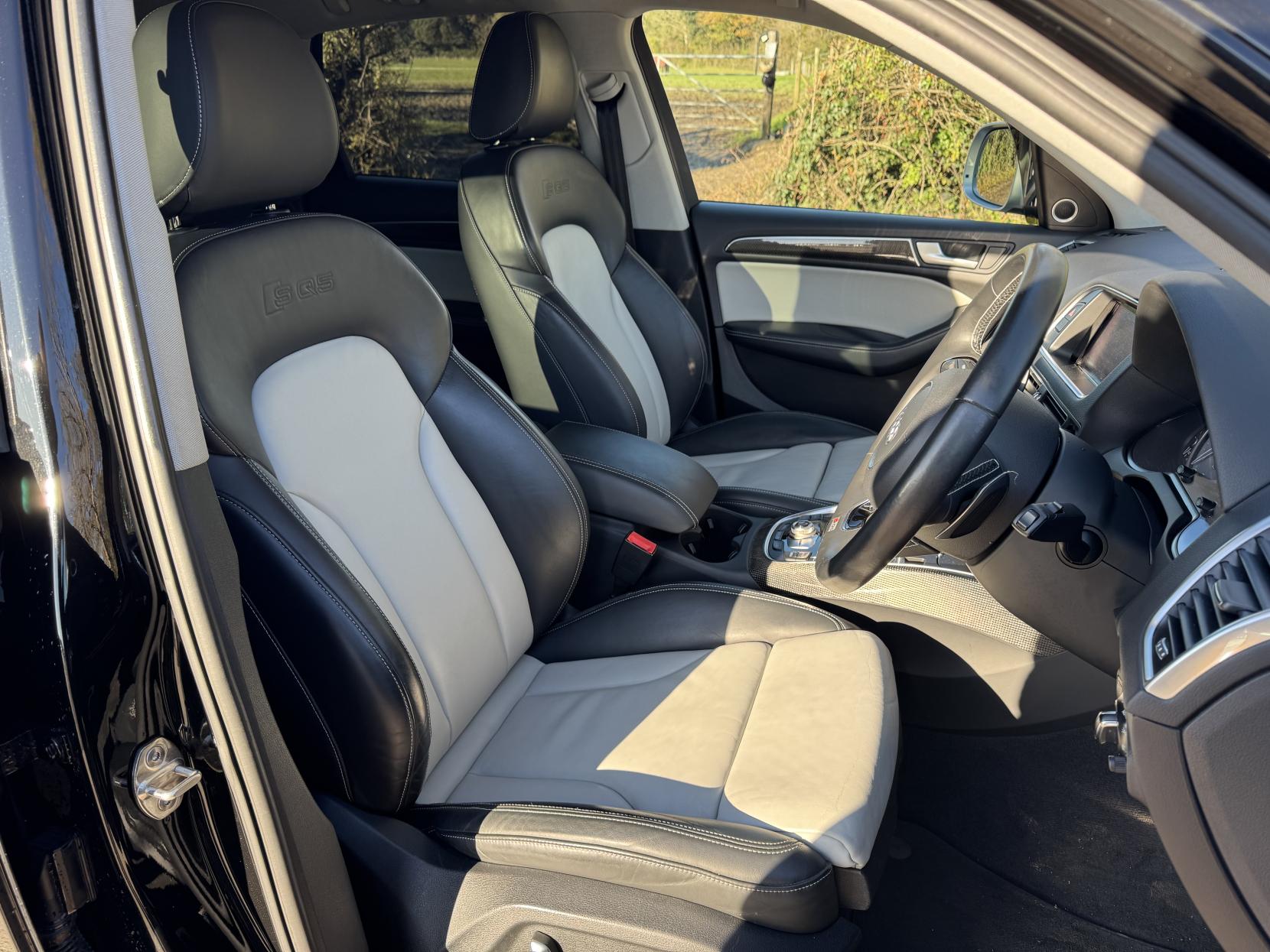 Audi SQ5 3.0 BiTDI V6 SUV 5dr Diesel Tiptronic quattro Euro 5 (s/s) (313 ps)