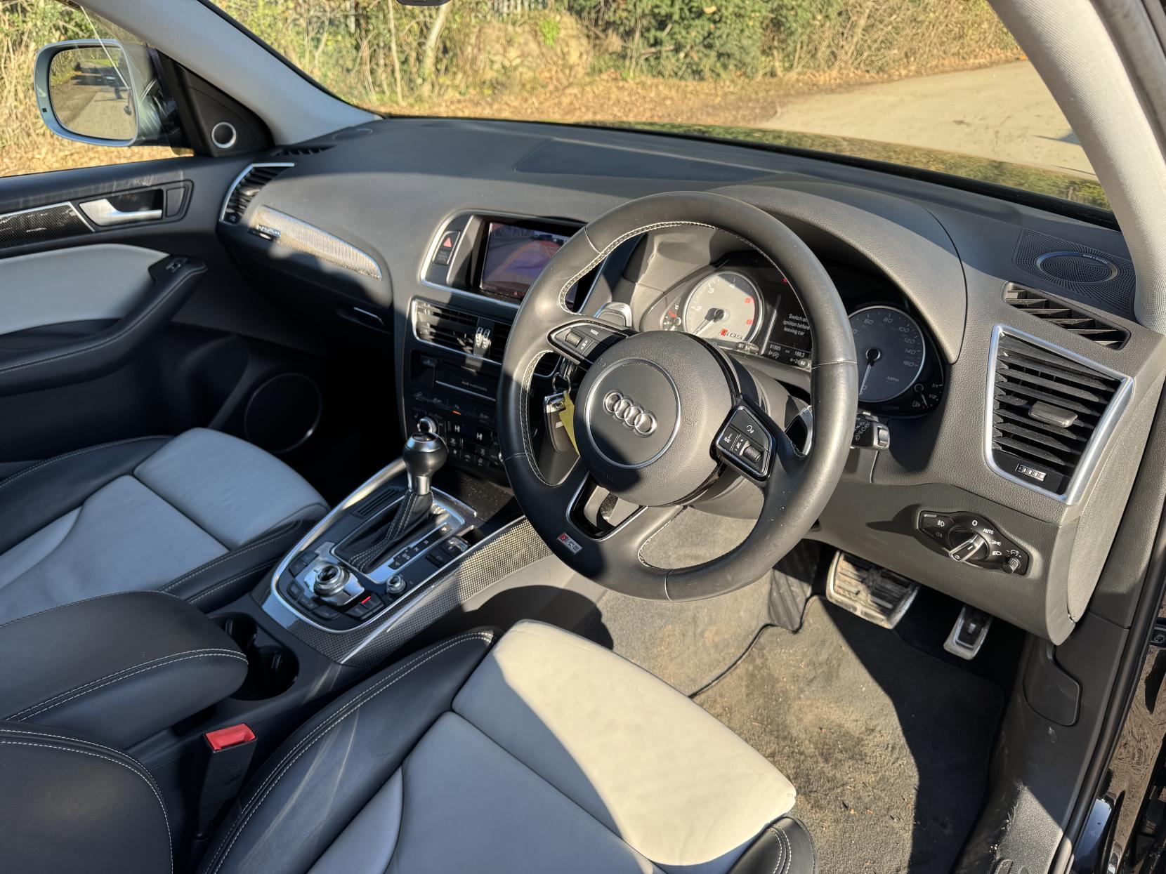 Audi SQ5 3.0 BiTDI V6 SUV 5dr Diesel Tiptronic quattro Euro 5 (s/s) (313 ps)