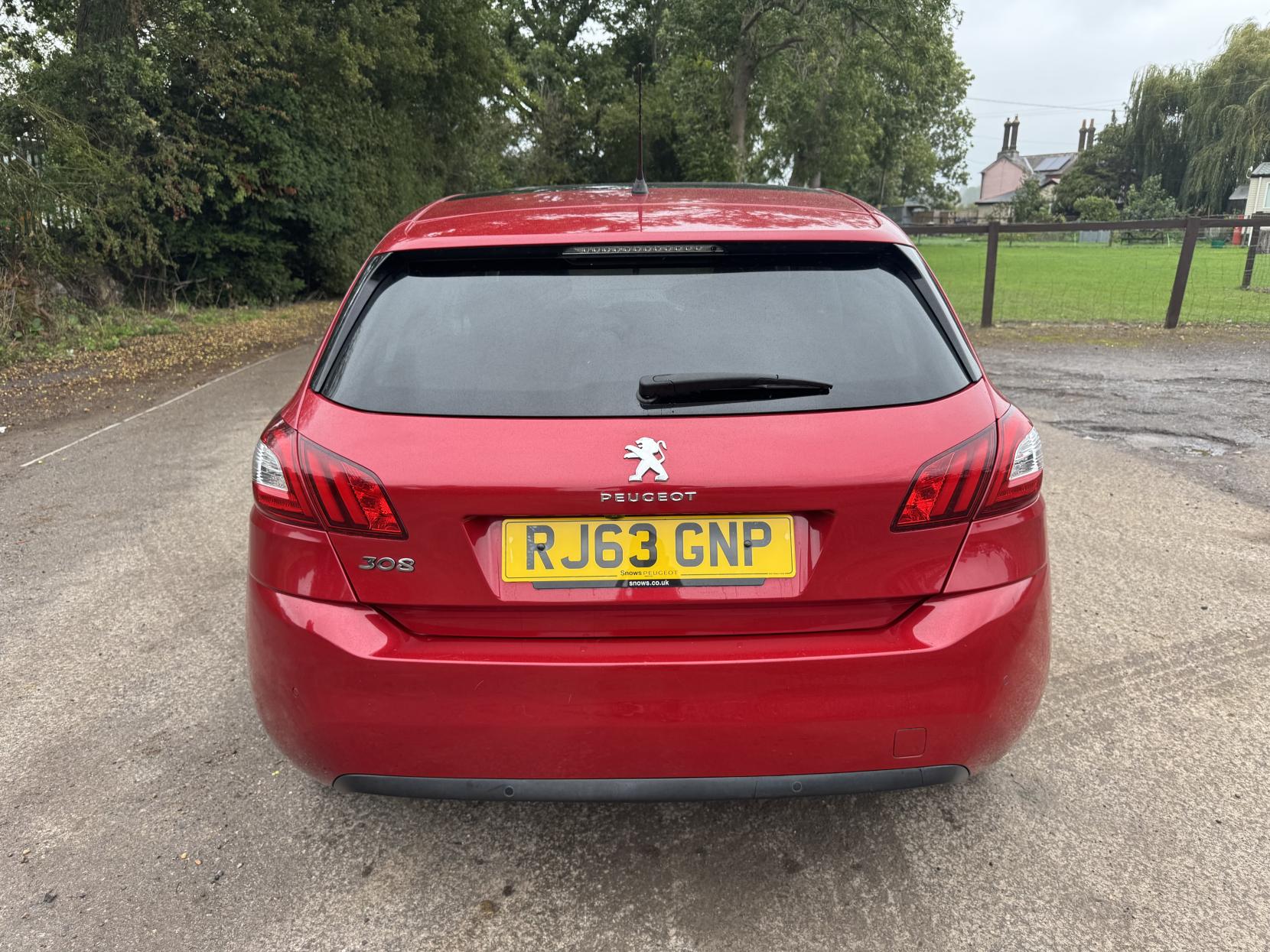 Peugeot 308 1.6 e-HDi Feline Hatchback 5dr Diesel Manual Euro 5 (s/s) (115 ps)