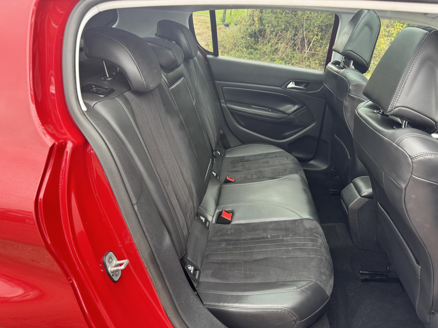 Peugeot 308 1.6 e-HDi Feline Hatchback 5dr Diesel Manual Euro 5 (s/s) (115 ps)
