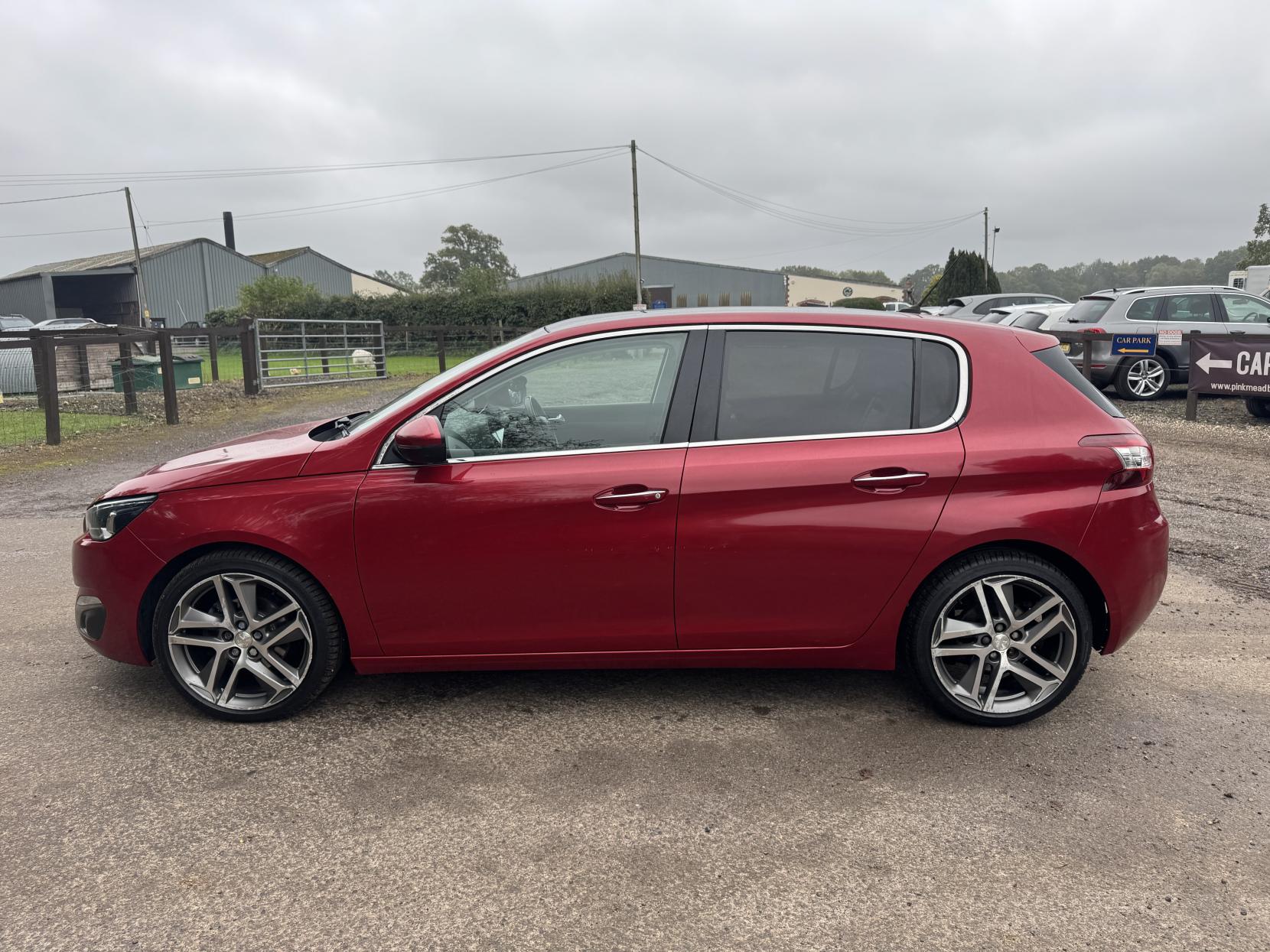 Peugeot 308 1.6 e-HDi Feline Hatchback 5dr Diesel Manual Euro 5 (s/s) (115 ps)