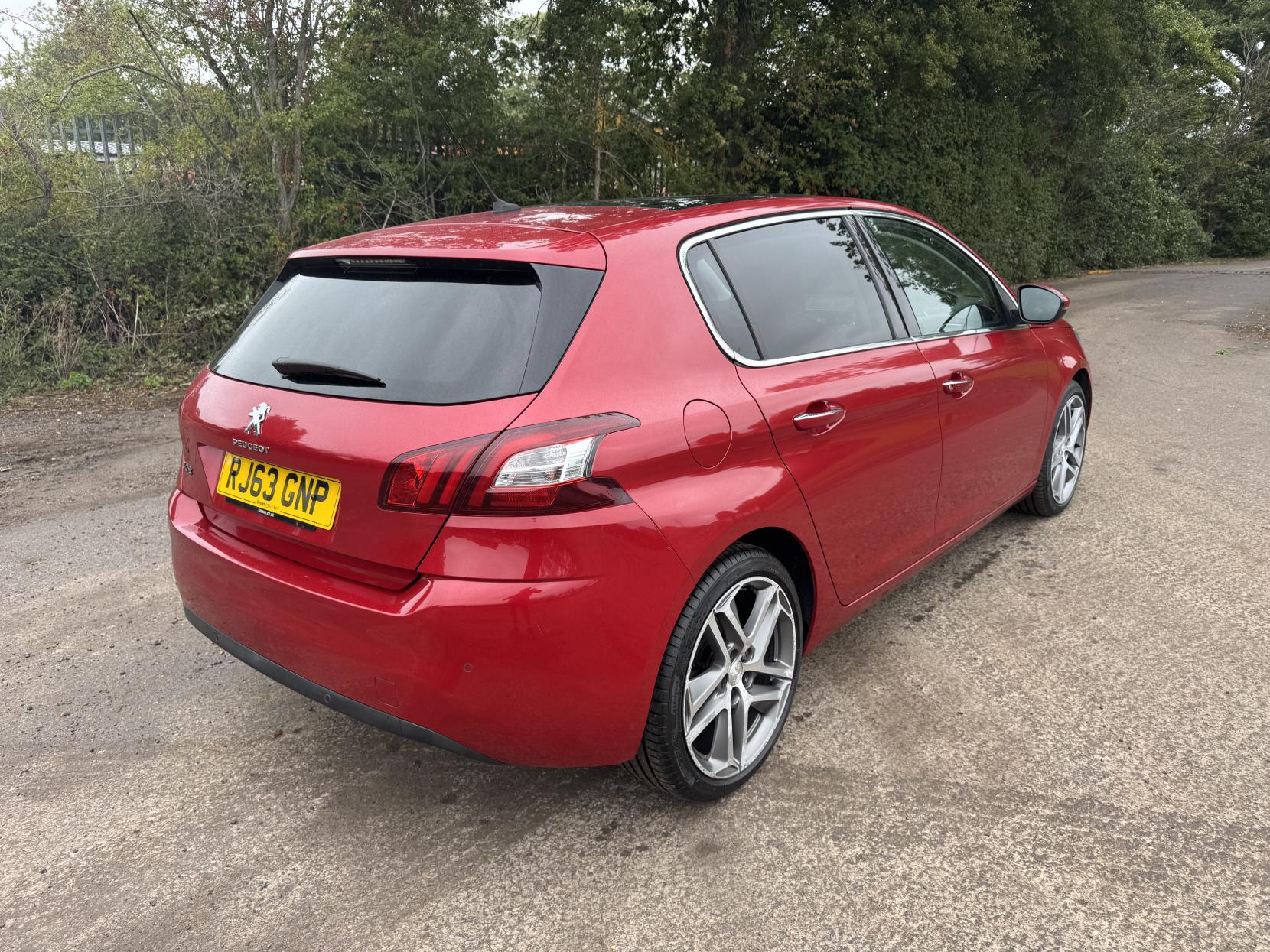 Peugeot 308 1.6 e-HDi Feline Hatchback 5dr Diesel Manual Euro 5 (s/s) (115 ps)