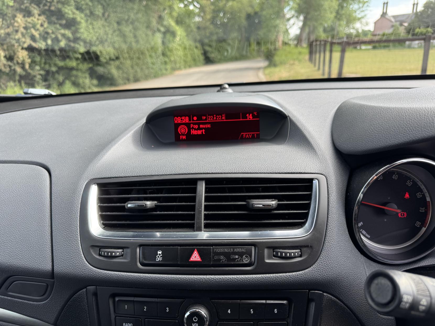 Vauxhall Mokka 1.6 SE SUV 5dr Petrol Manual 2WD Euro 5 (s/s) (115 ps)