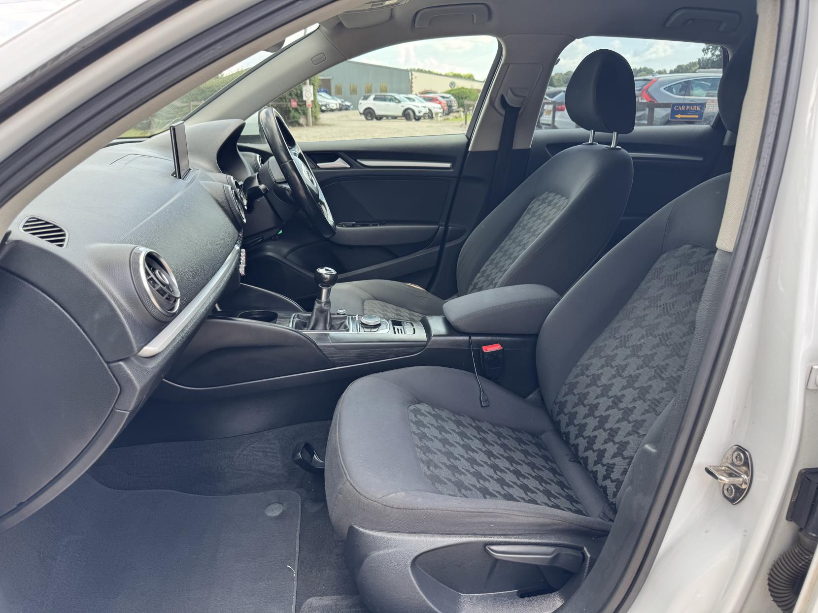Audi A3 1.6 TDI SE Sportback 5dr Diesel Manual Euro 6 (s/s) (110 ps)
