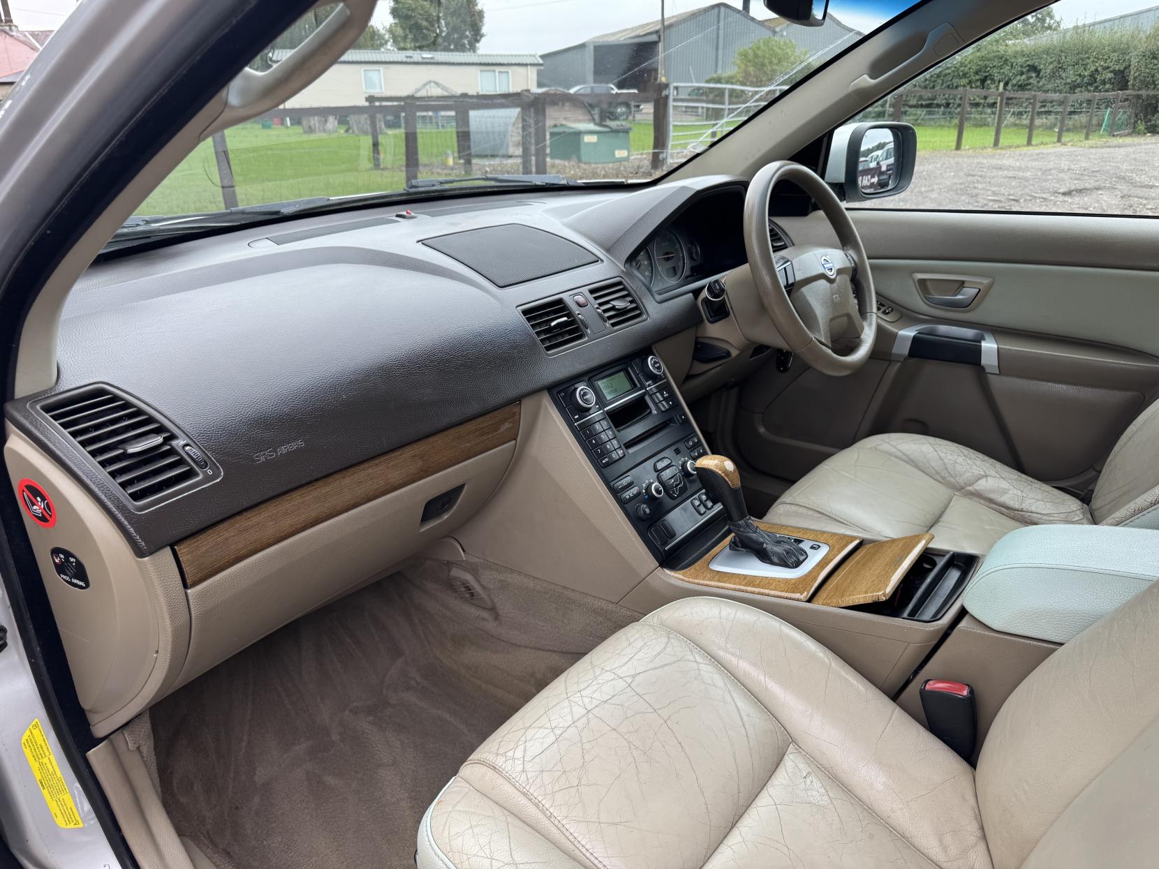 Volvo XC90 2.4 D5 SE SUV 5dr Diesel Geartronic AWD (239 g/km, 182 bhp)