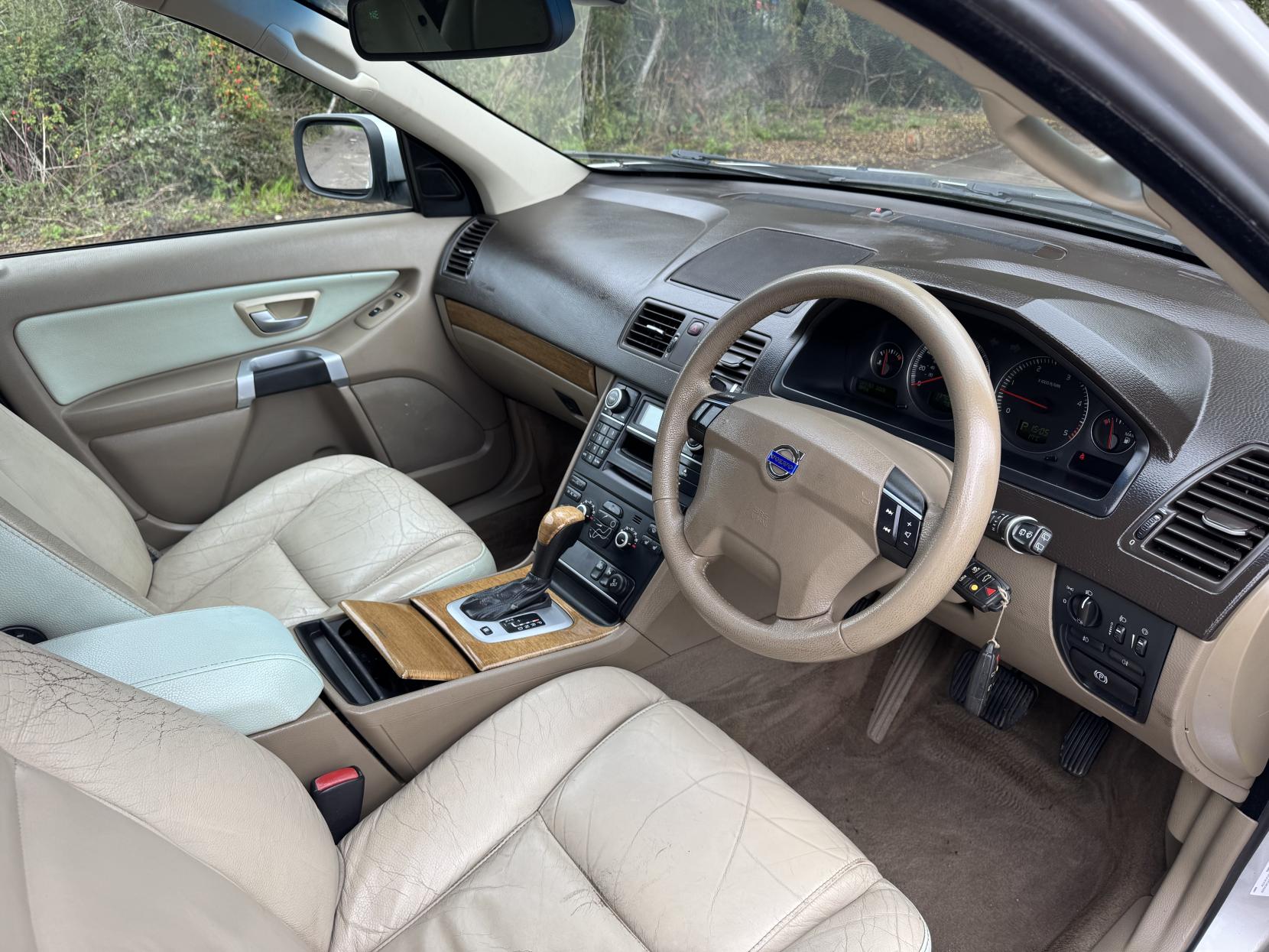 Volvo XC90 2.4 D5 SE SUV 5dr Diesel Geartronic AWD (239 g/km, 182 bhp)