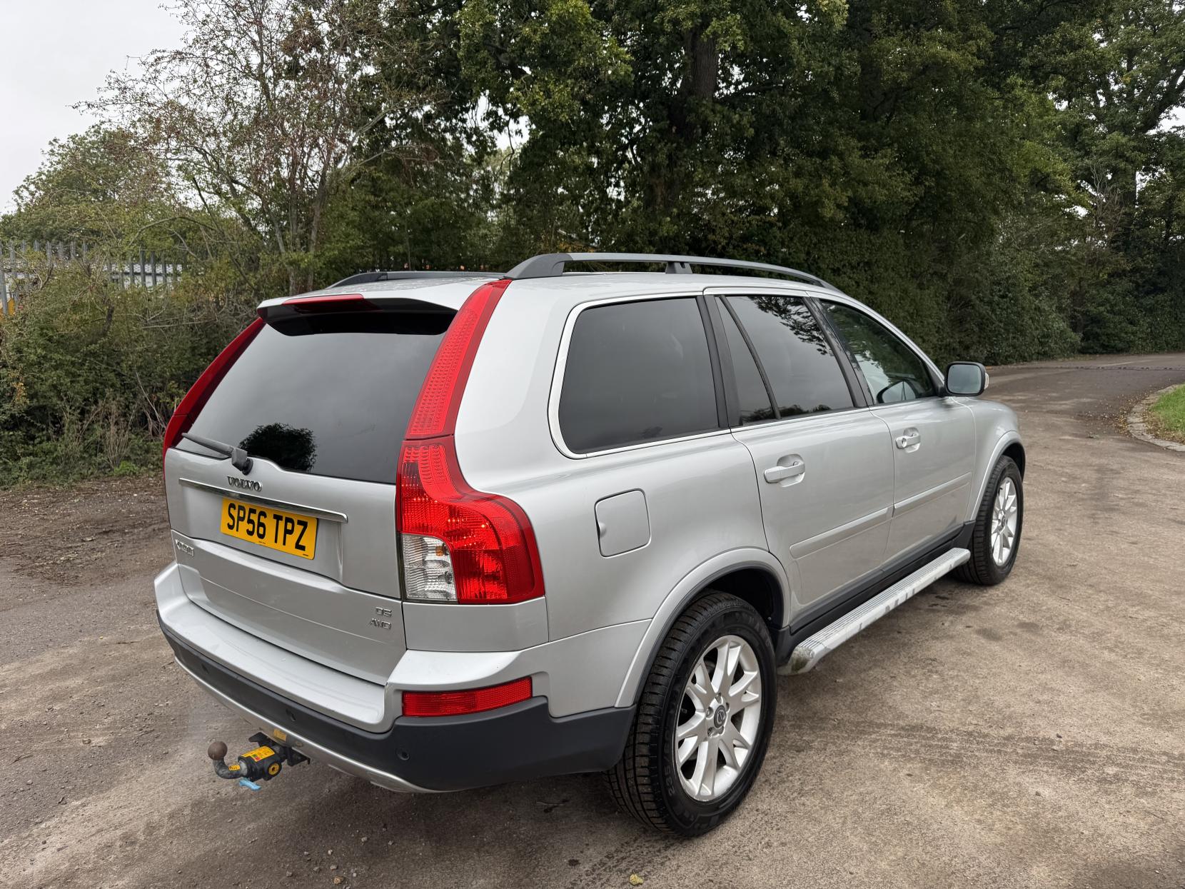 Volvo XC90 2.4 D5 SE SUV 5dr Diesel Geartronic AWD (239 g/km, 182 bhp)