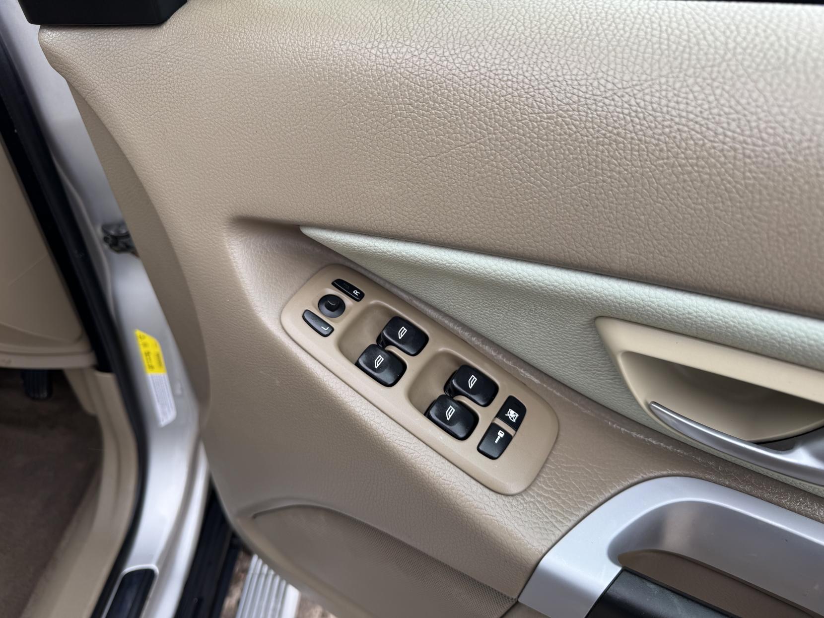 Volvo XC90 2.4 D5 SE SUV 5dr Diesel Geartronic AWD (239 g/km, 182 bhp)