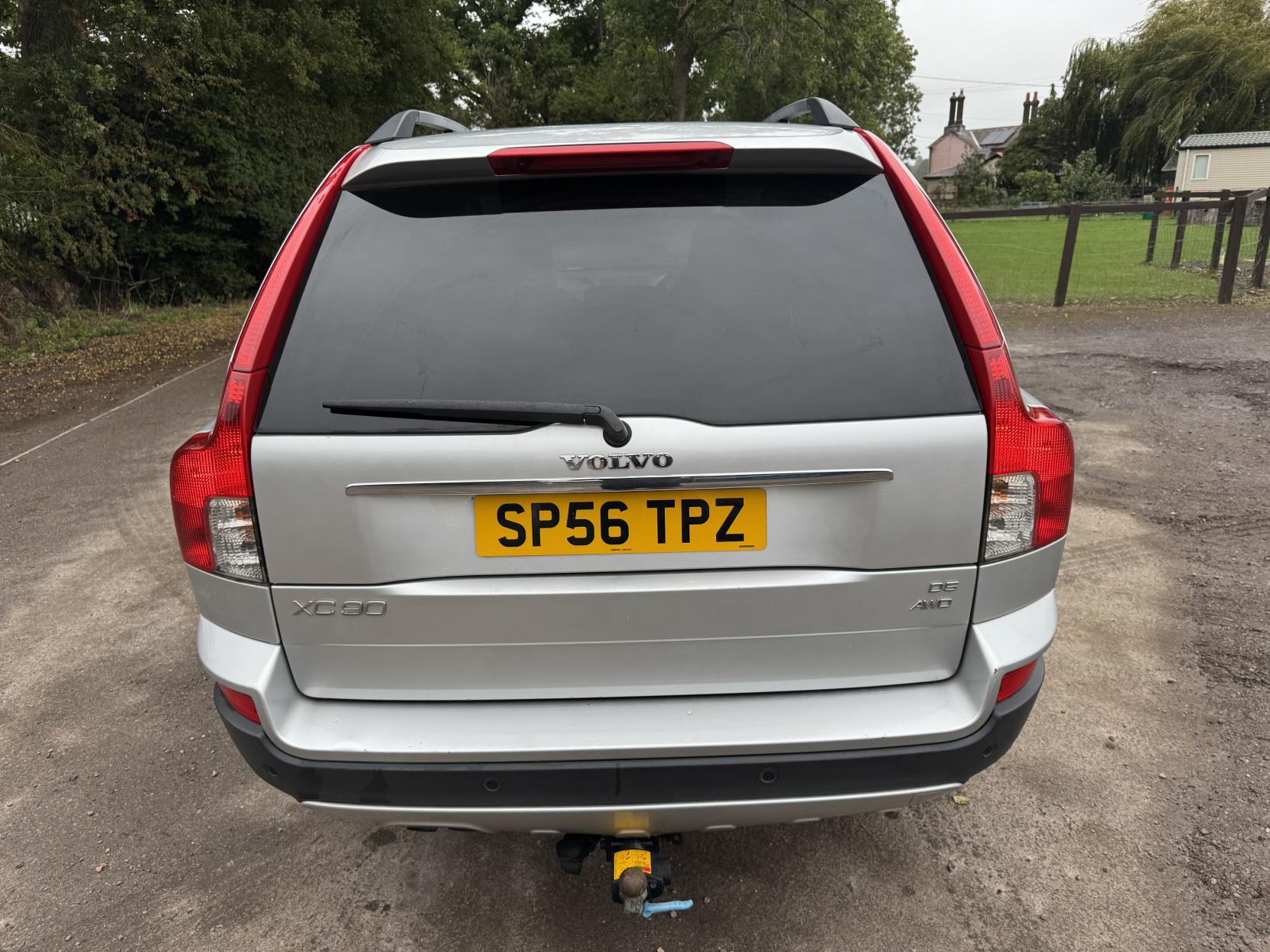 Volvo XC90 2.4 D5 SE SUV 5dr Diesel Geartronic AWD (239 g/km, 182 bhp)