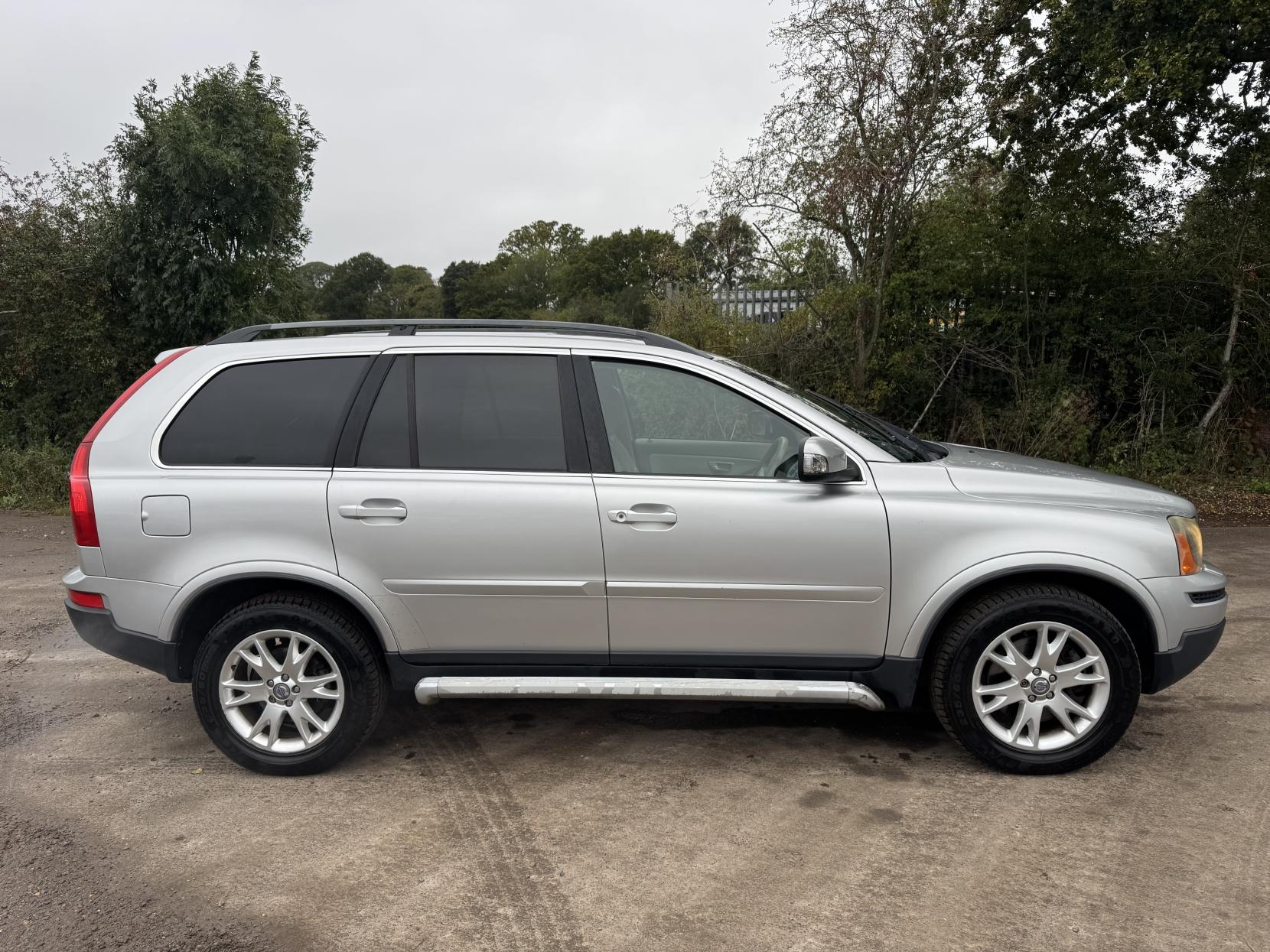 Volvo XC90 2.4 D5 SE SUV 5dr Diesel Geartronic AWD (239 g/km, 182 bhp)