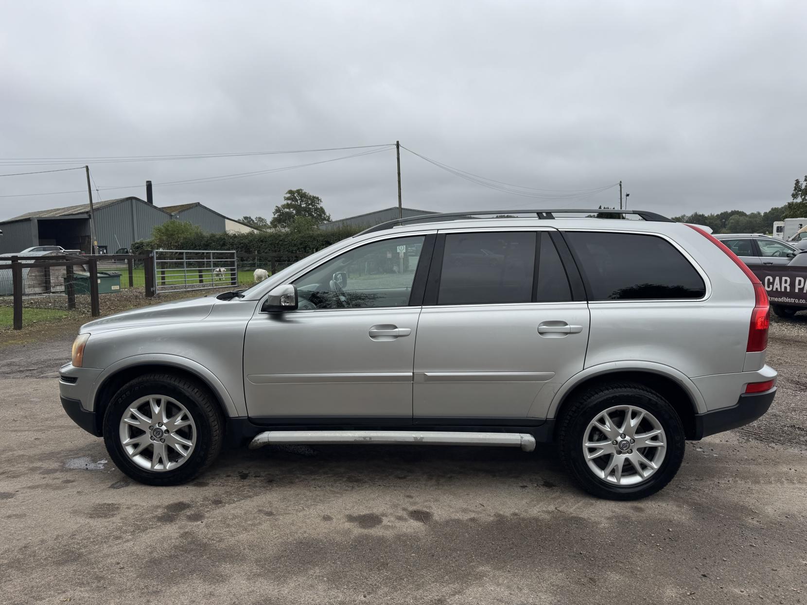 Volvo XC90 2.4 D5 SE SUV 5dr Diesel Geartronic AWD (239 g/km, 182 bhp)
