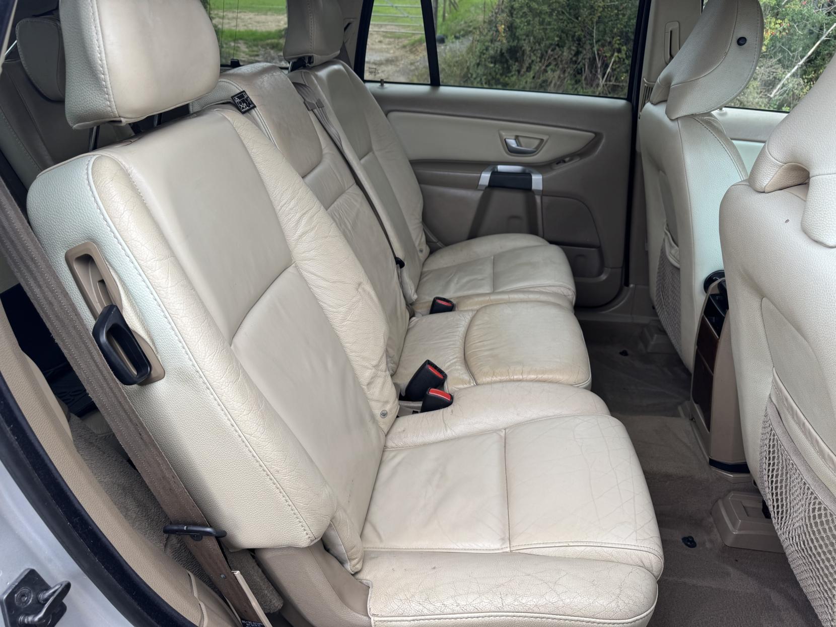 Volvo XC90 2.4 D5 SE SUV 5dr Diesel Geartronic AWD (239 g/km, 182 bhp)