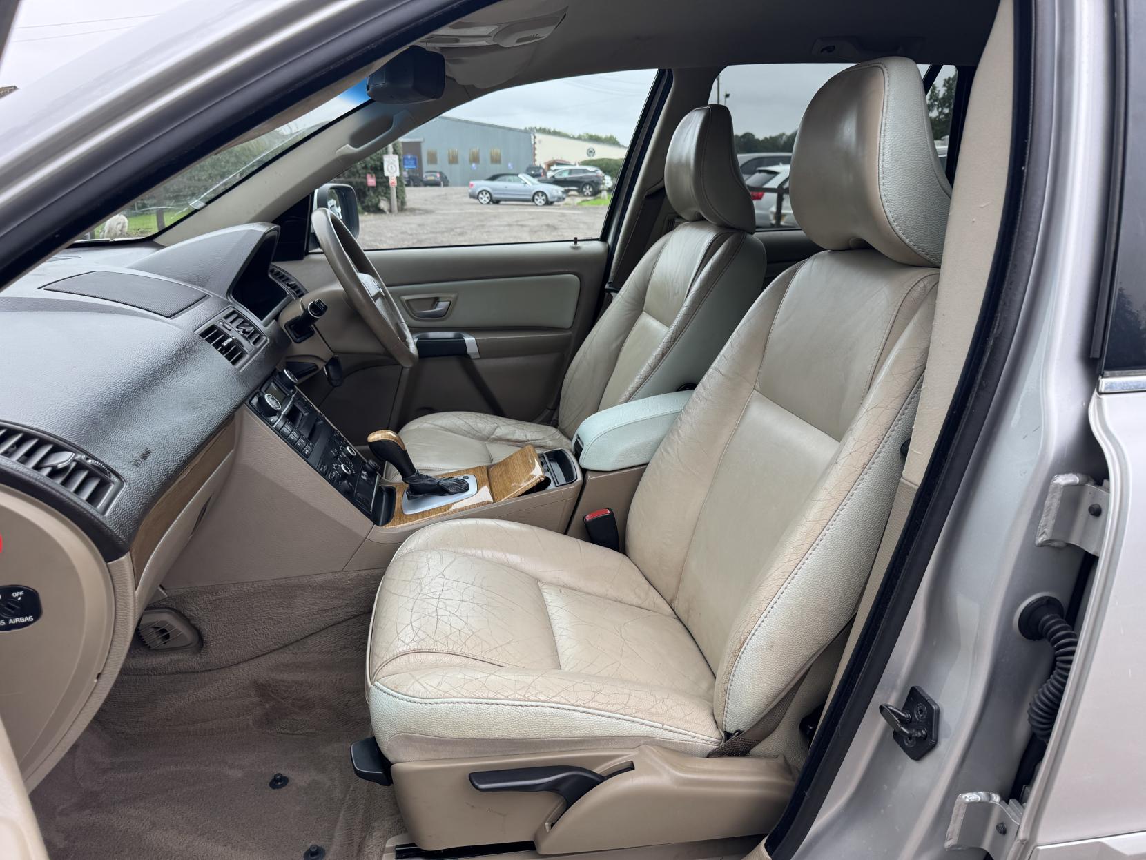 Volvo XC90 2.4 D5 SE SUV 5dr Diesel Geartronic AWD (239 g/km, 182 bhp)