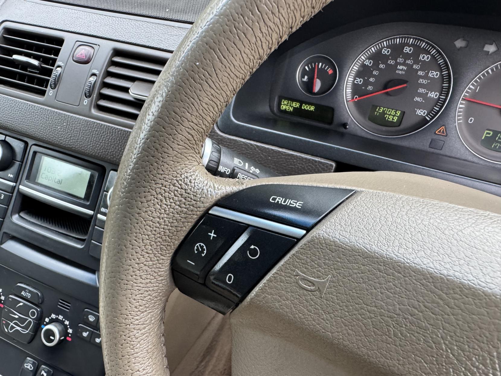 Volvo XC90 2.4 D5 SE SUV 5dr Diesel Geartronic AWD (239 g/km, 182 bhp)
