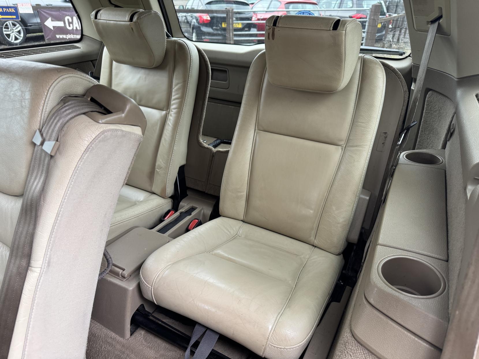 Volvo XC90 2.4 D5 SE SUV 5dr Diesel Geartronic AWD (239 g/km, 182 bhp)