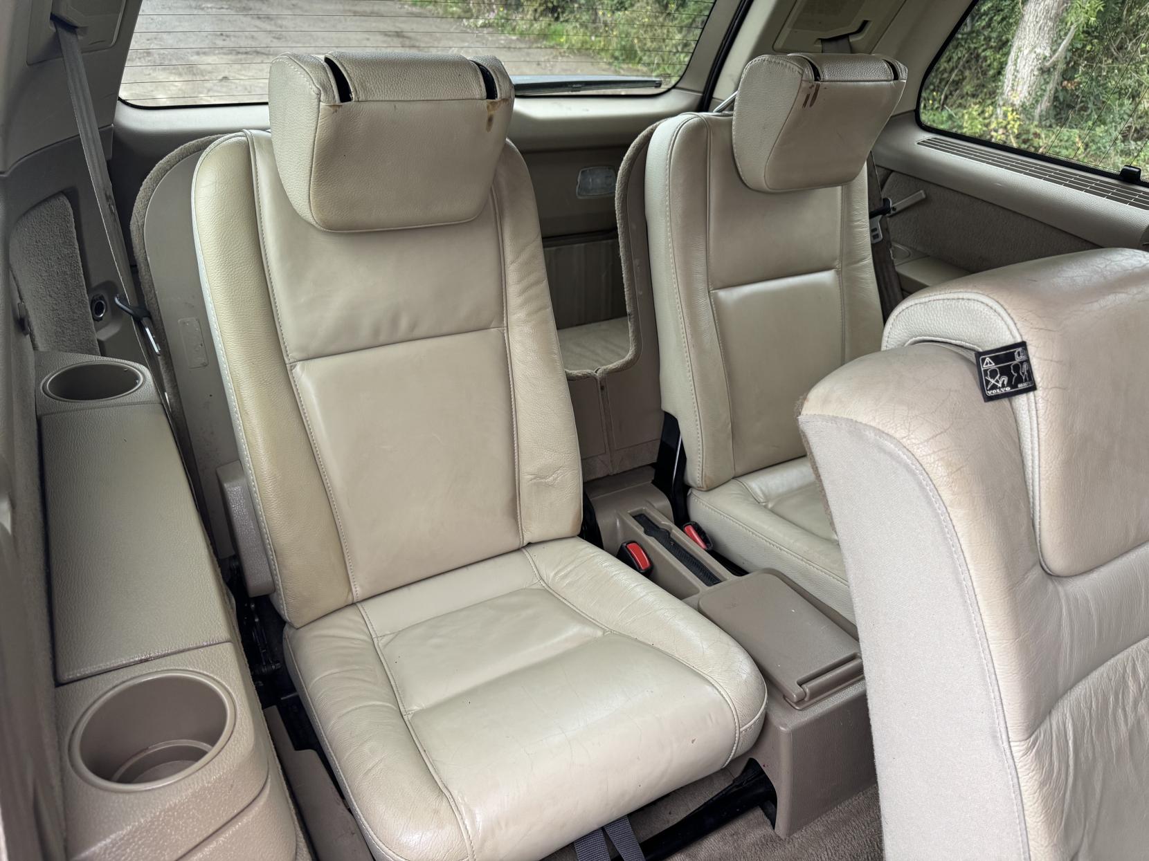 Volvo XC90 2.4 D5 SE SUV 5dr Diesel Geartronic AWD (239 g/km, 182 bhp)
