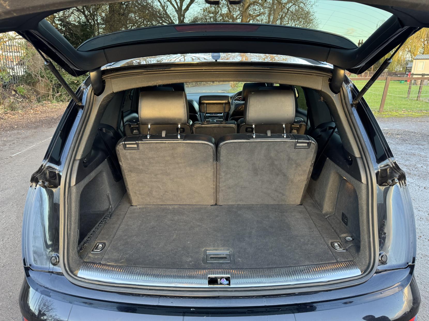 Audi Q7 3.0 TDI V6 S line Plus SUV 5dr Diesel Tiptronic quattro Euro 5 (s/s) (245 ps)