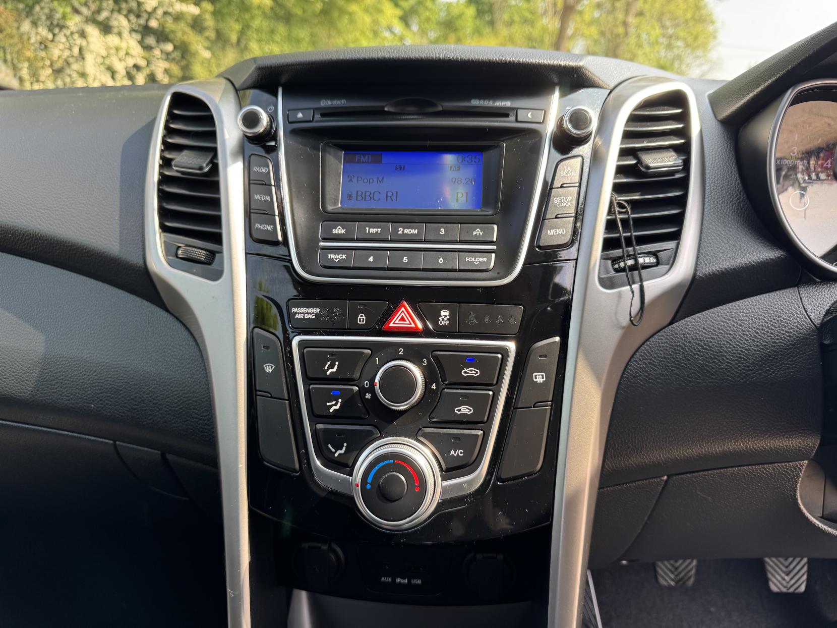 Hyundai i30 1.6 CRDi Blue Drive Active Hatchback 5dr Diesel Manual Euro 5 (s/s) (110 ps)