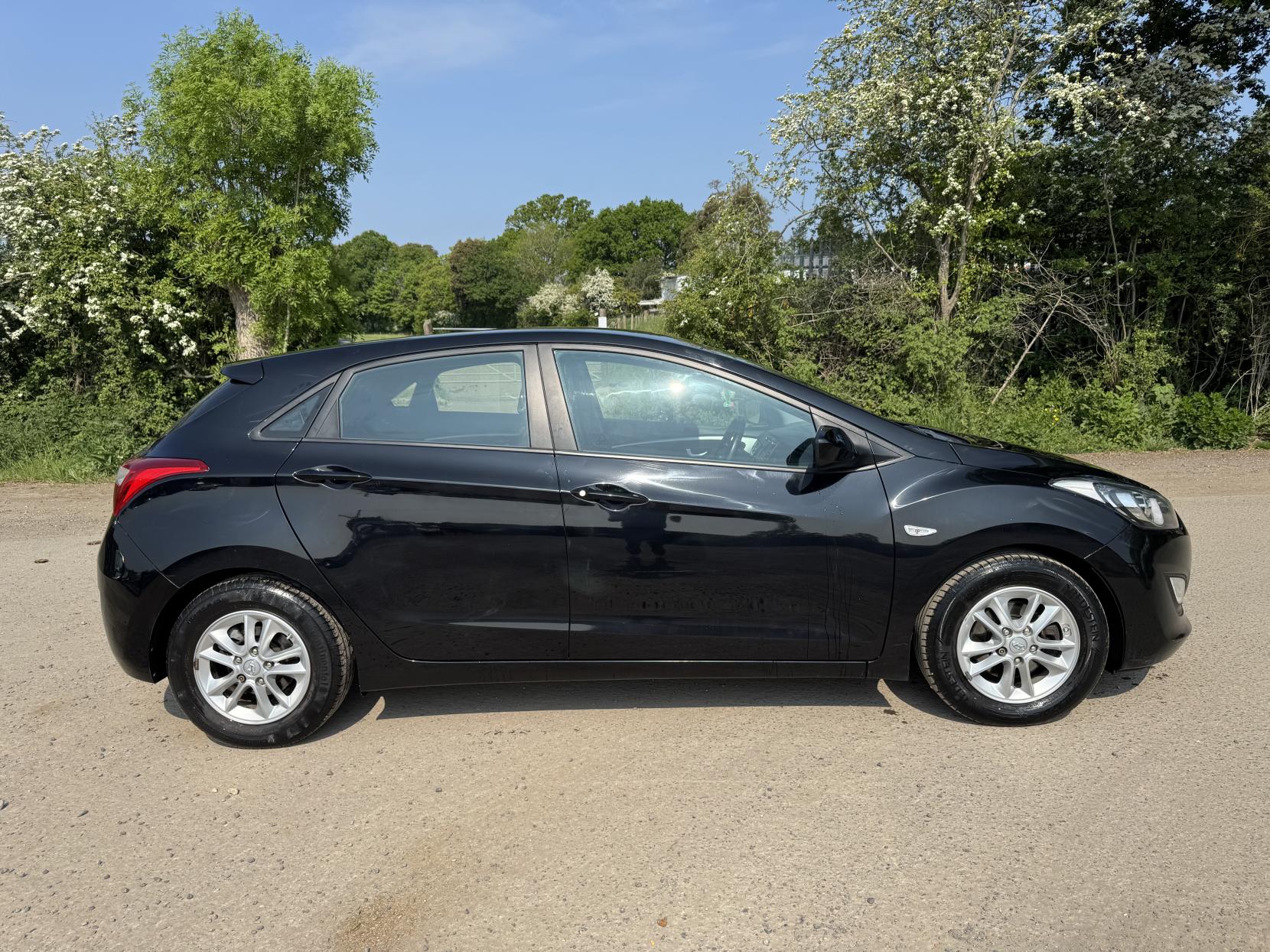 Hyundai i30 1.6 CRDi Blue Drive Active Hatchback 5dr Diesel Manual Euro 5 (s/s) (110 ps)