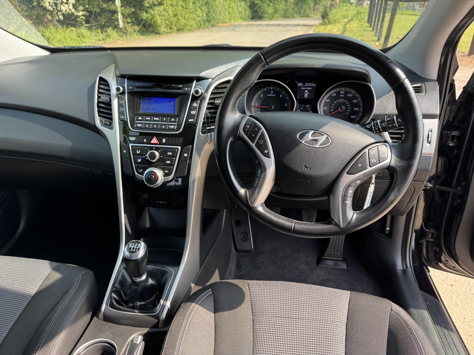 Hyundai i30 1.6 CRDi Blue Drive Active Hatchback 5dr Diesel Manual Euro 5 (s/s) (110 ps)