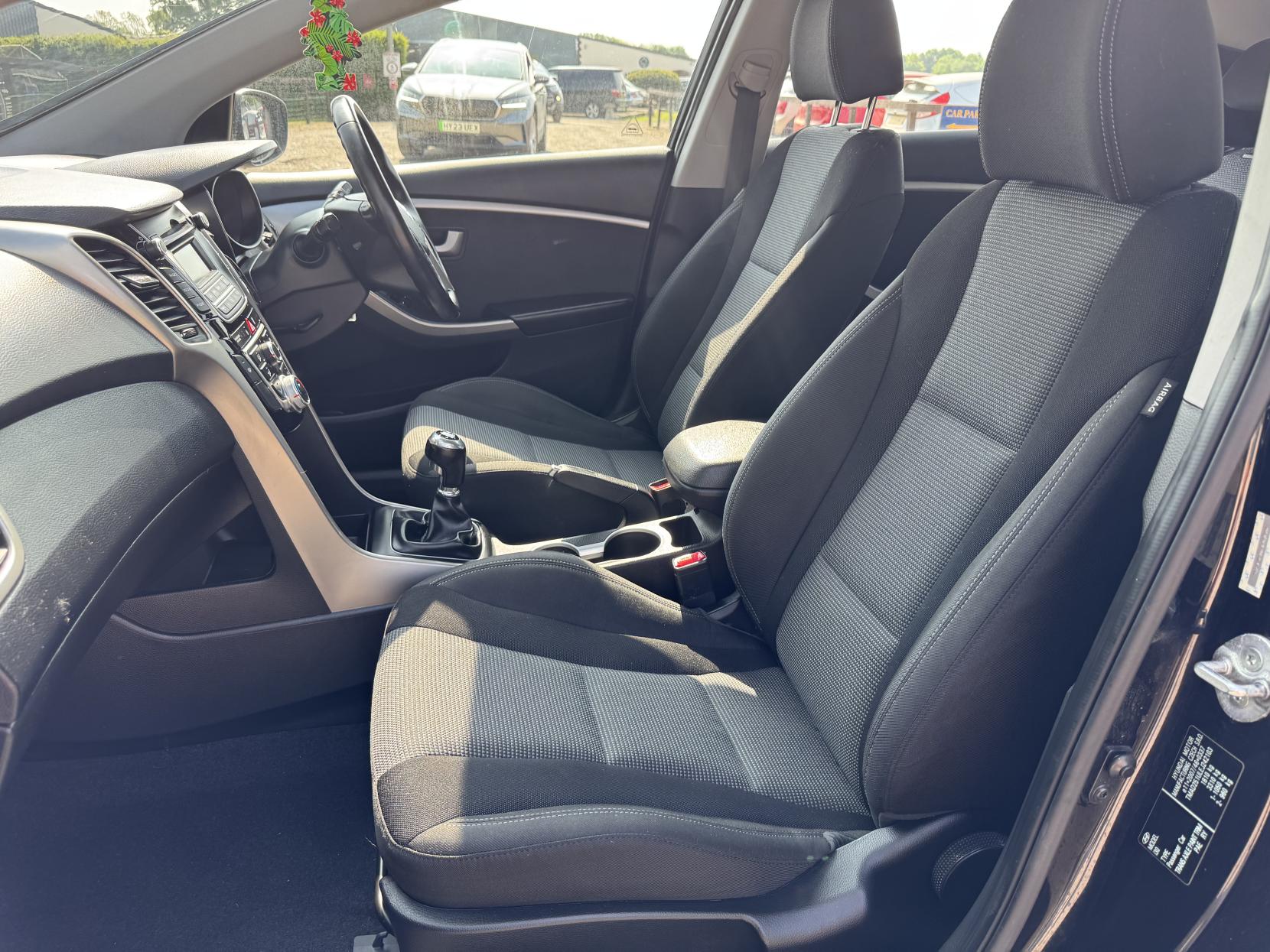 Hyundai i30 1.6 CRDi Blue Drive Active Hatchback 5dr Diesel Manual Euro 5 (s/s) (110 ps)