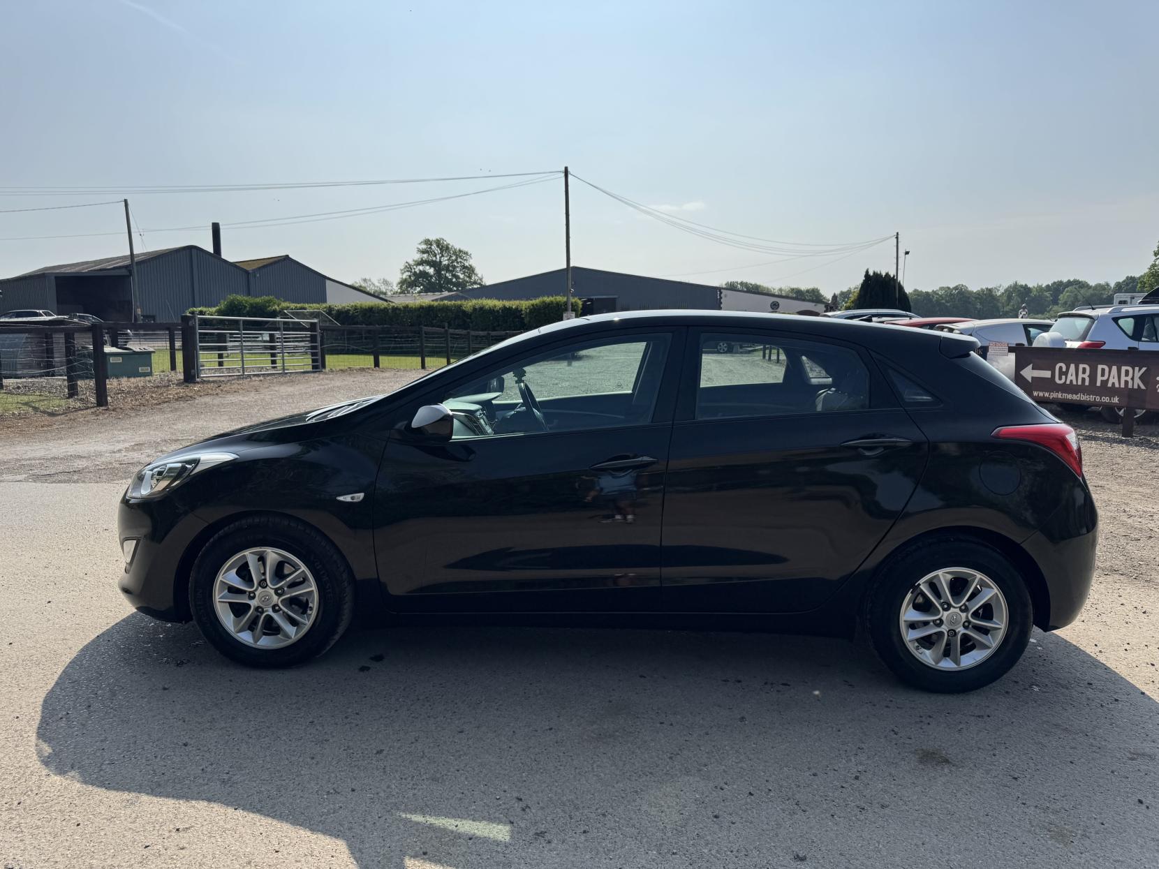 Hyundai i30 1.6 CRDi Blue Drive Active Hatchback 5dr Diesel Manual Euro 5 (s/s) (110 ps)