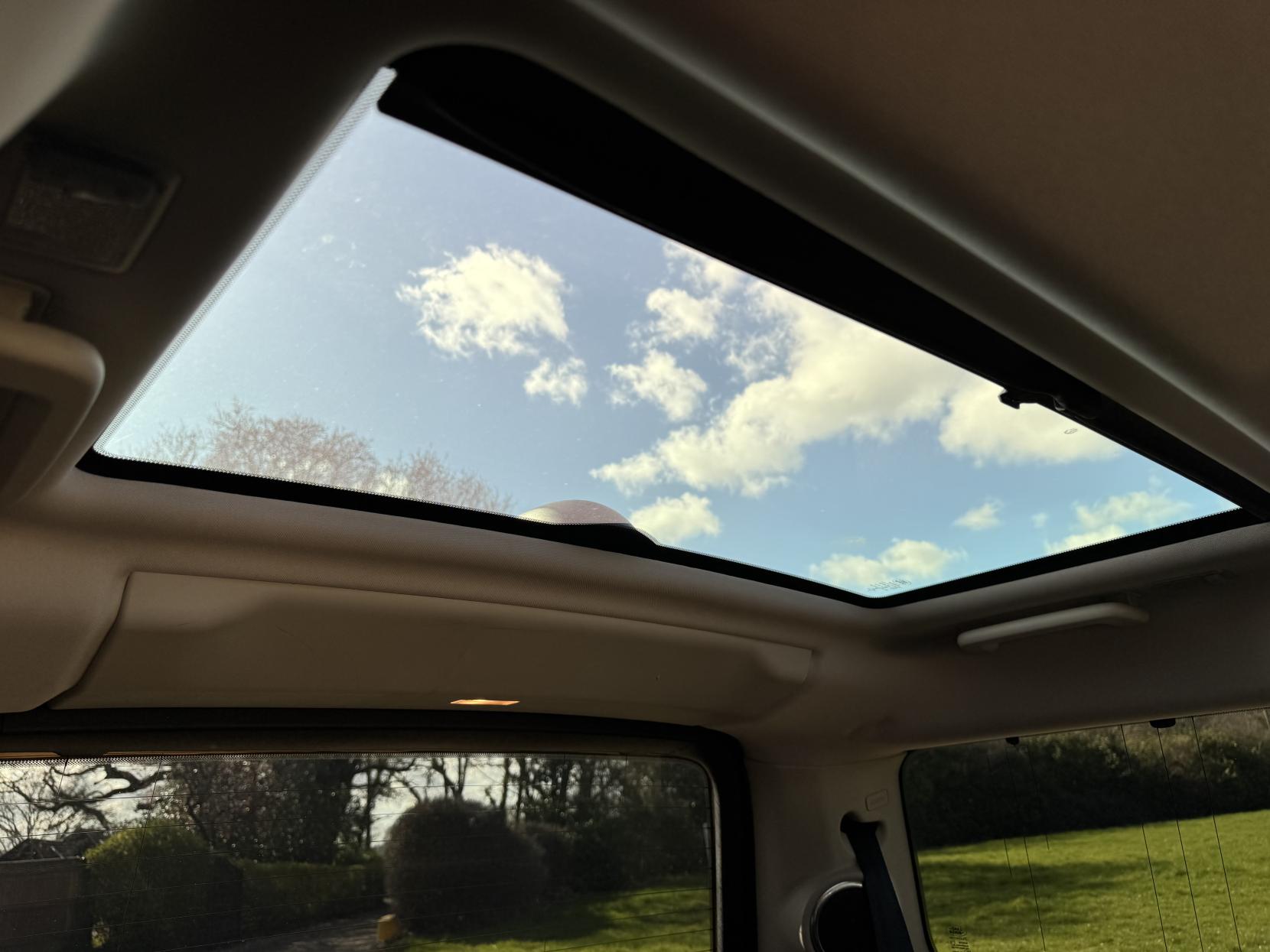 Land Rover Discovery 4 3.0 SD V6 Landmark SUV 5dr Diesel Auto 4WD Euro 6 (s/s) (256 bhp)