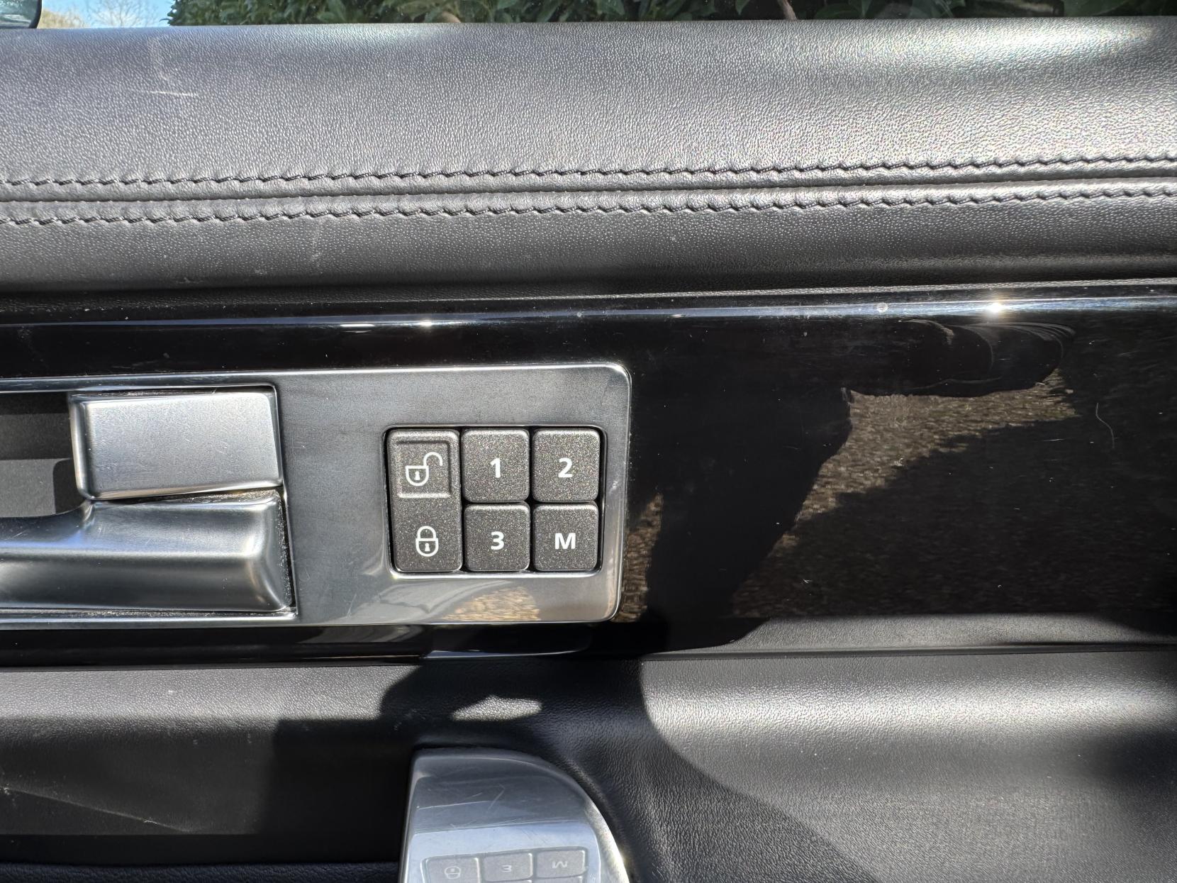 Land Rover Discovery 4 3.0 SD V6 Landmark SUV 5dr Diesel Auto 4WD Euro 6 (s/s) (256 bhp)