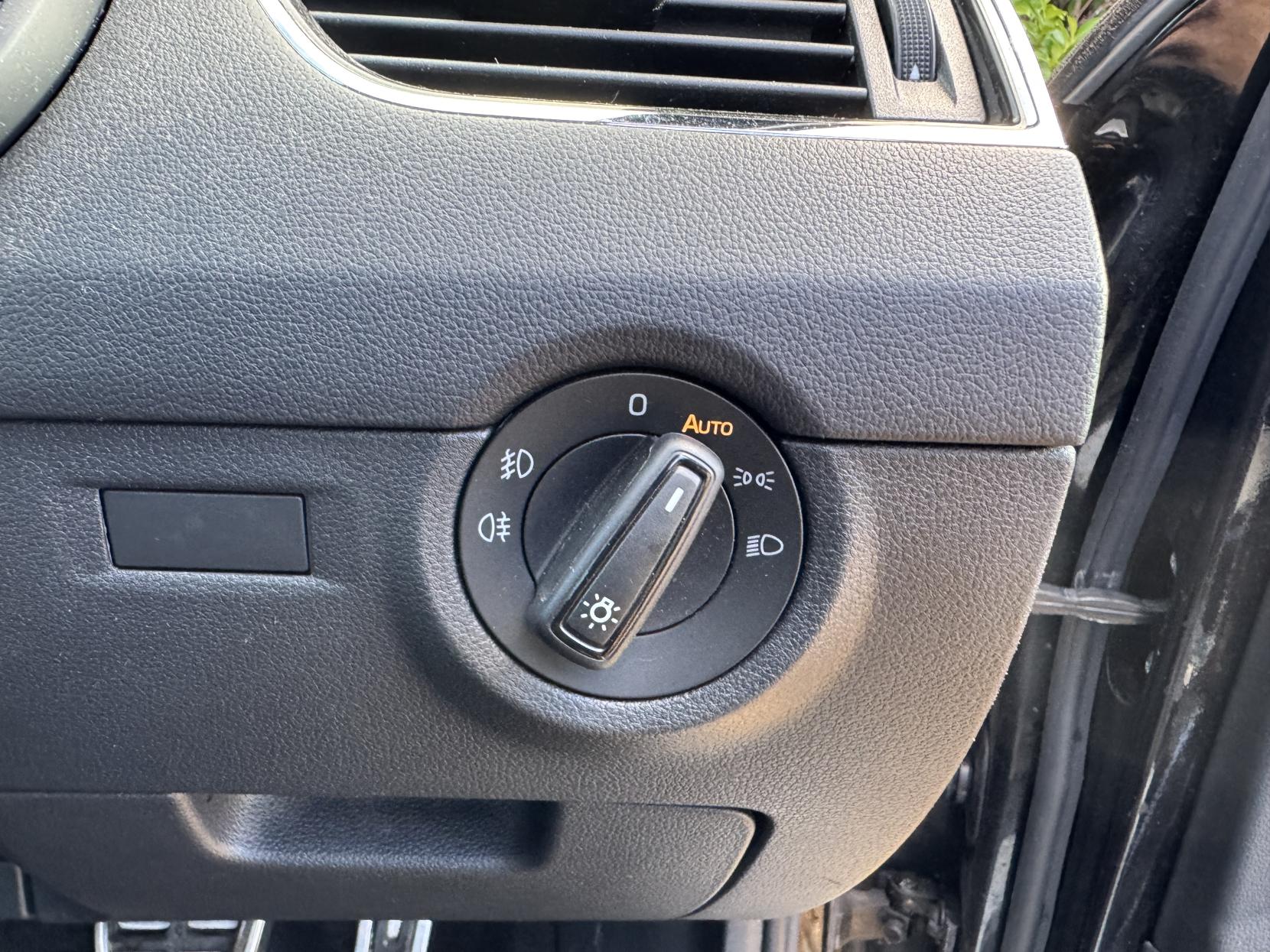 Skoda Octavia 2.0 TDI vRS Estate 5dr Diesel DSG Euro 6 (s/s) (SNav) (184 ps)