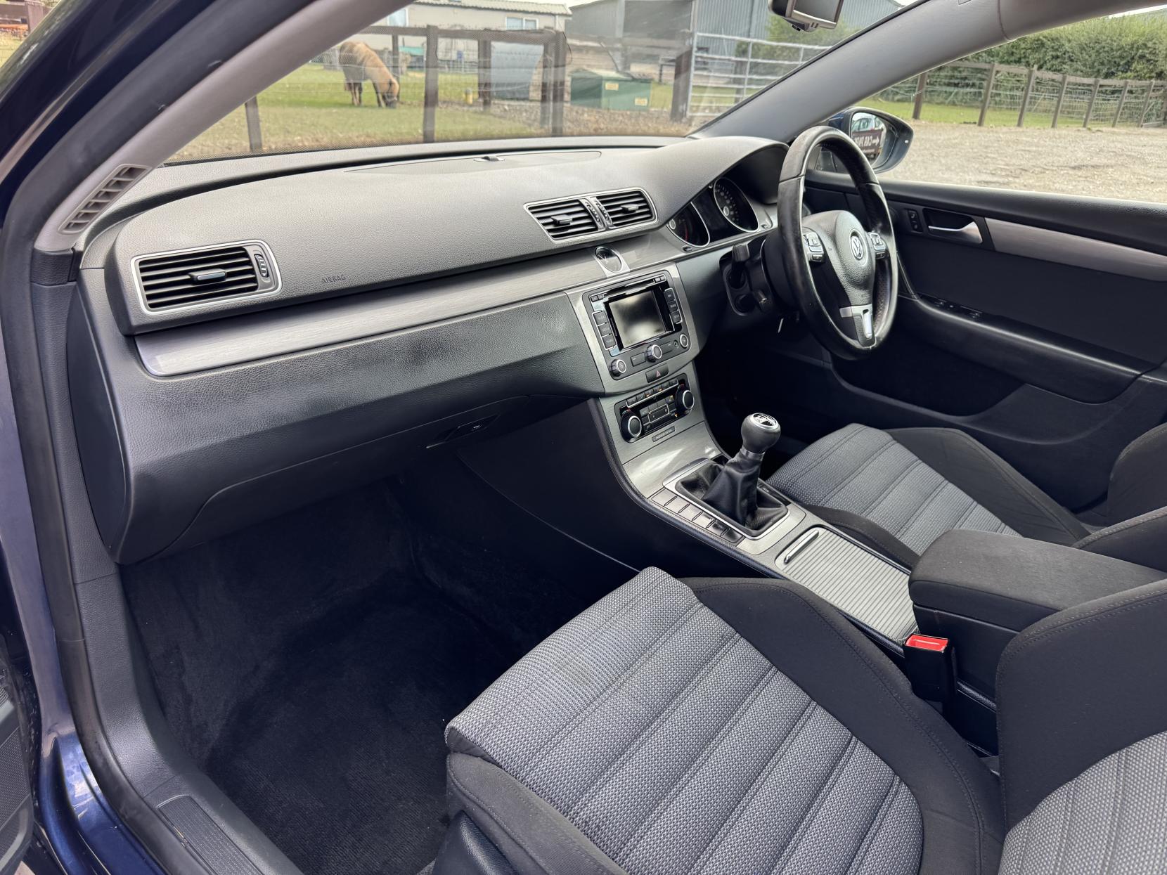 Volkswagen Passat 2.0 TDI BlueMotion Tech Sport Saloon 4dr Diesel Manual Euro 5 (s/s) (140 ps)