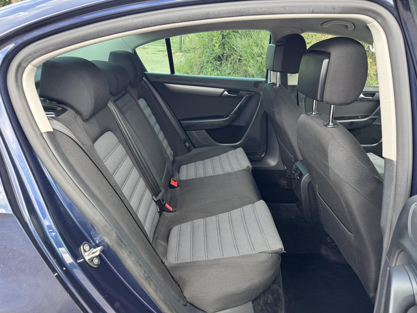 Volkswagen Passat 2.0 TDI BlueMotion Tech Sport Saloon 4dr Diesel Manual Euro 5 (s/s) (140 ps)