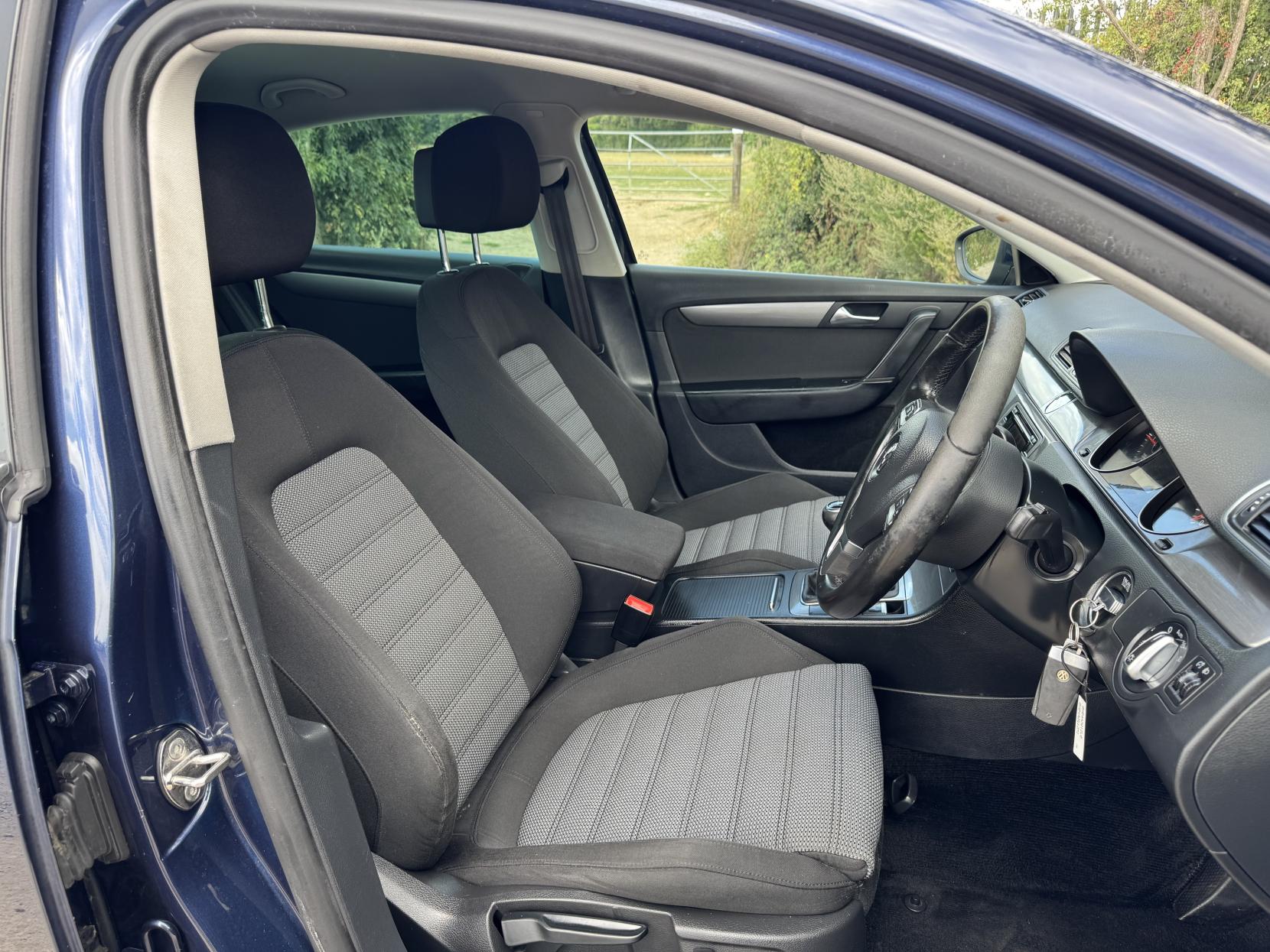 Volkswagen Passat 2.0 TDI BlueMotion Tech Sport Saloon 4dr Diesel Manual Euro 5 (s/s) (140 ps)