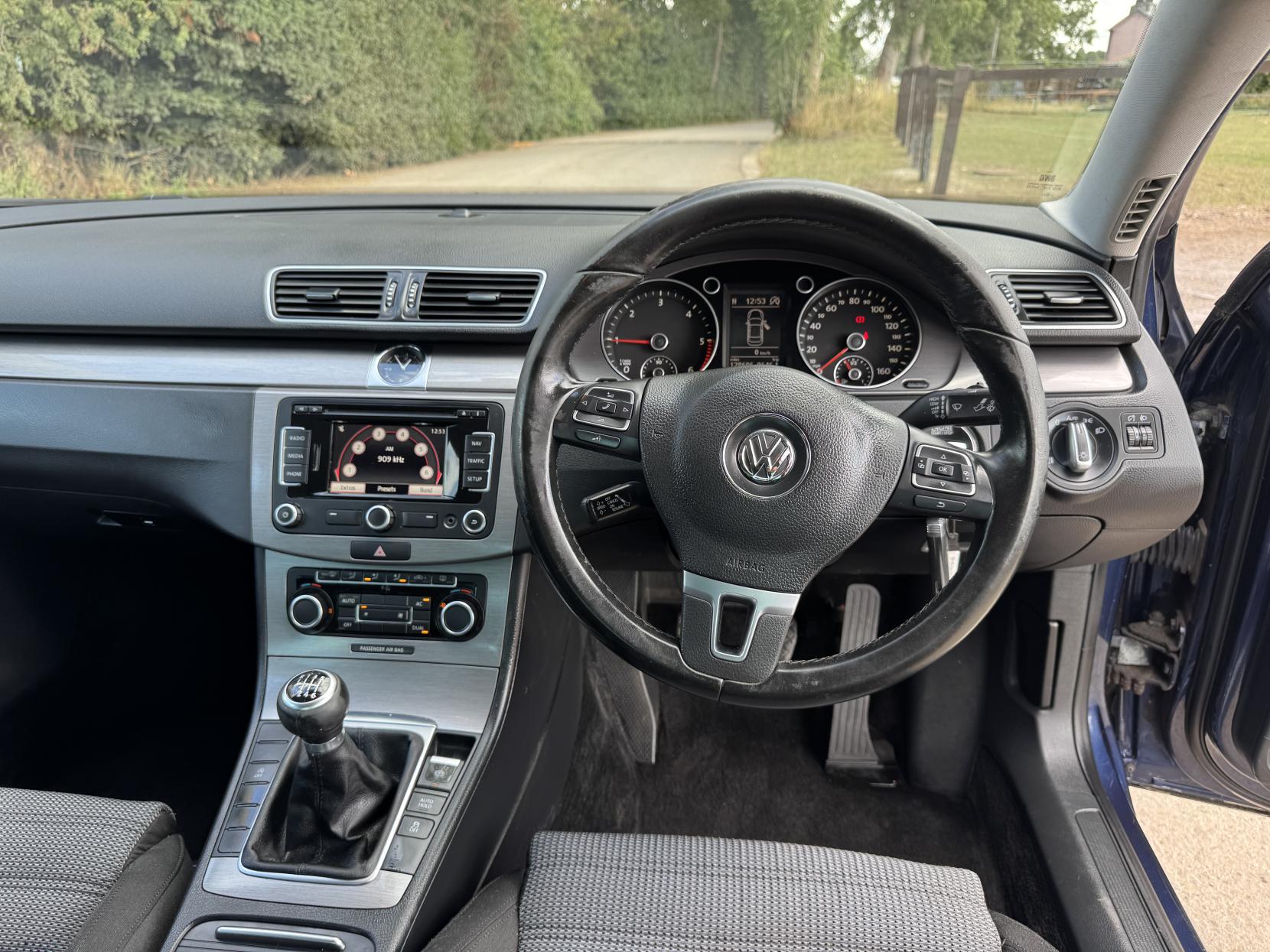 Volkswagen Passat 2.0 TDI BlueMotion Tech Sport Saloon 4dr Diesel Manual Euro 5 (s/s) (140 ps)