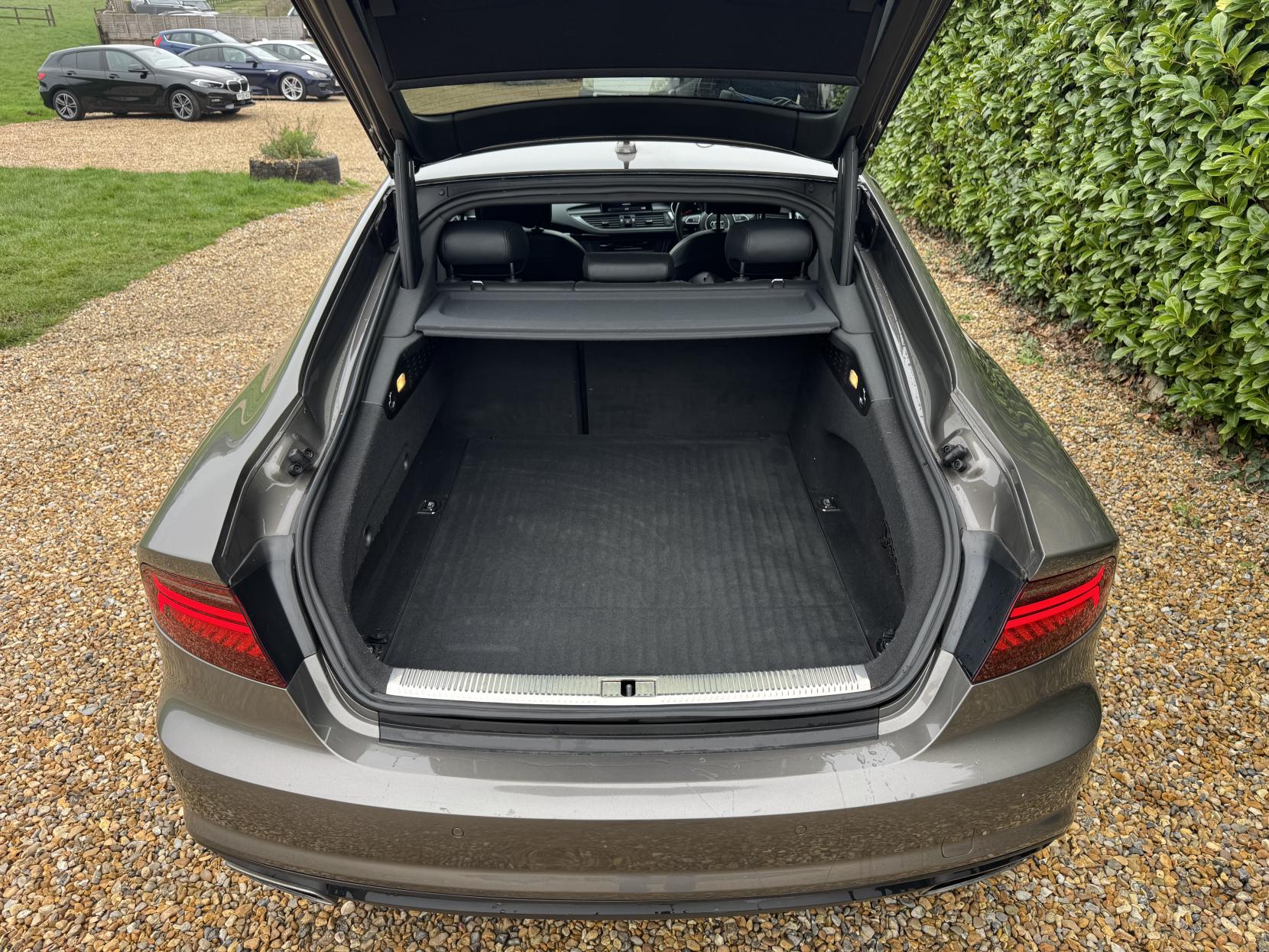 Audi A7 3.0 TDI V6 Black Edition Sportback 5dr Diesel S Tronic quattro Euro 6 (s/s) (218 ps)