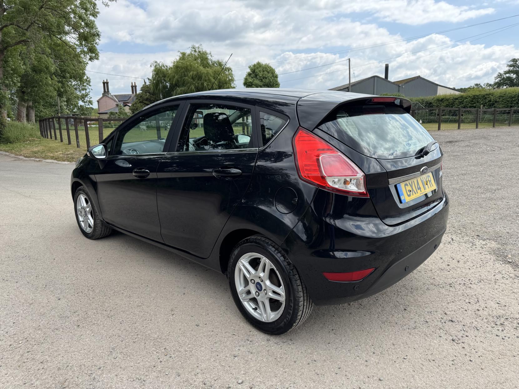 Ford Fiesta 1.5 TDCi Zetec Hatchback 5dr Diesel Manual Euro 5 (75 ps)